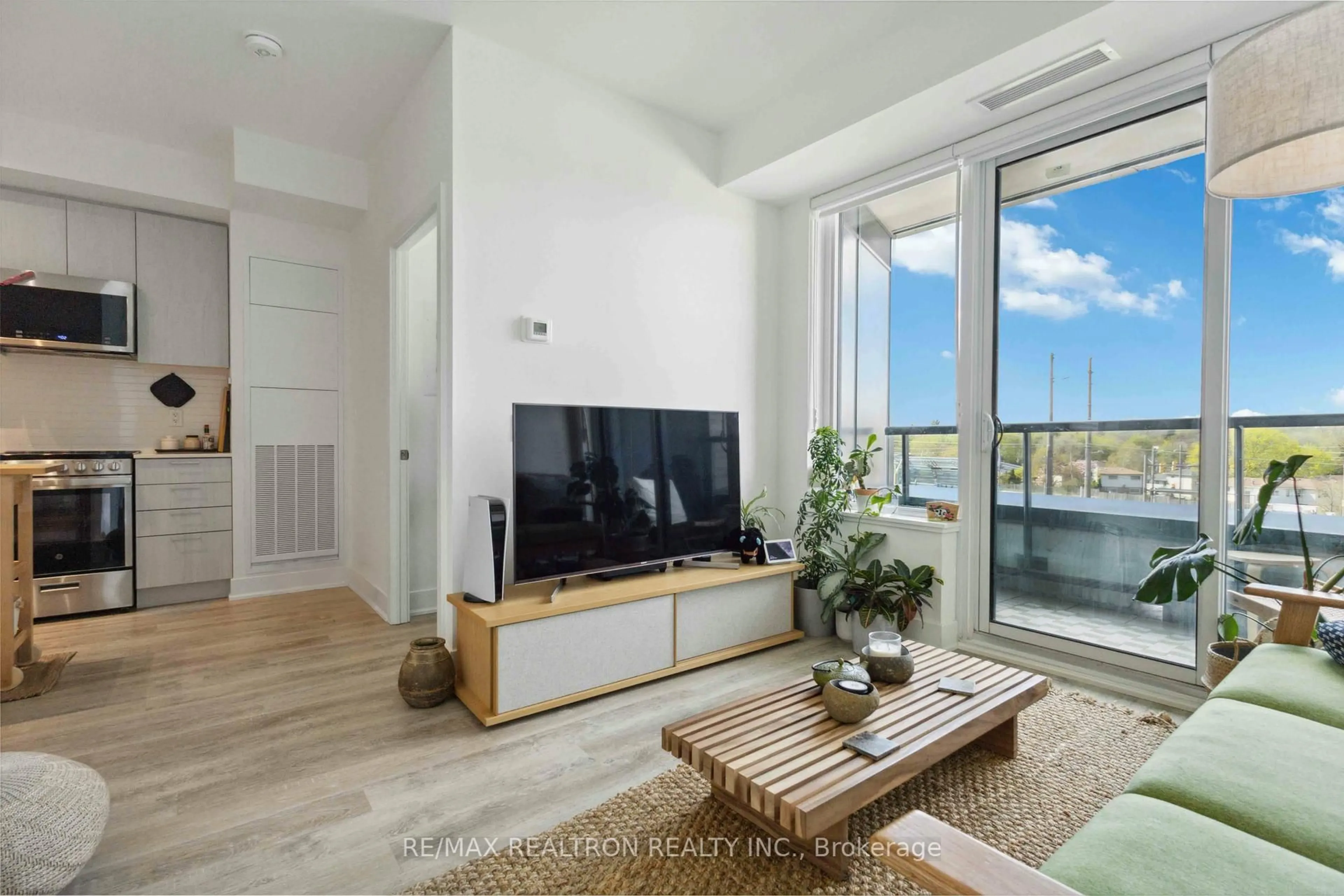 Living room with furniture, unknown for 185 Deerfield Rd #315, Newmarket Ontario L3Y 0G7
