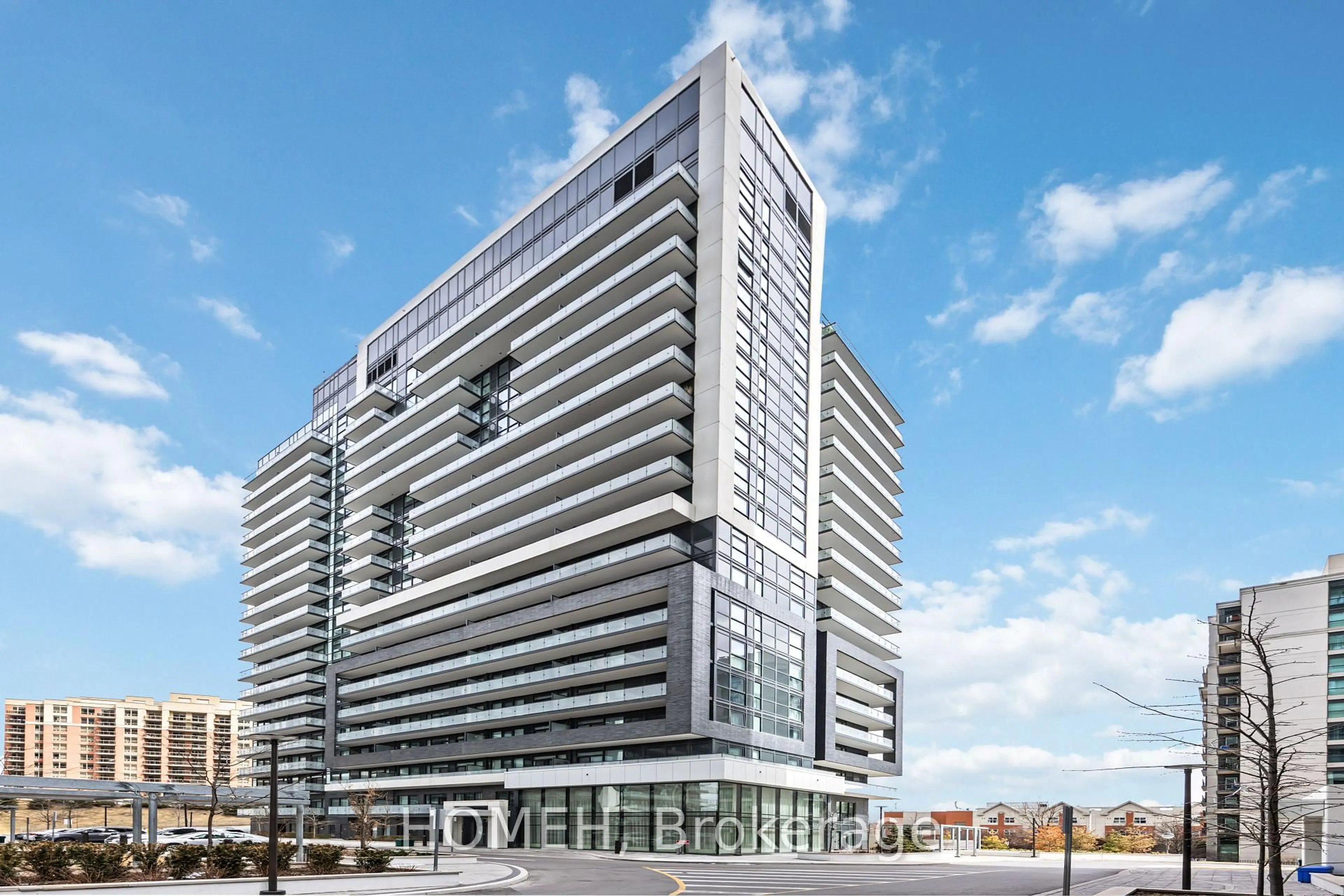 Indoor foyer for 75 Oneida Cres #1010, Richmond Hill Ontario L4B 0H3