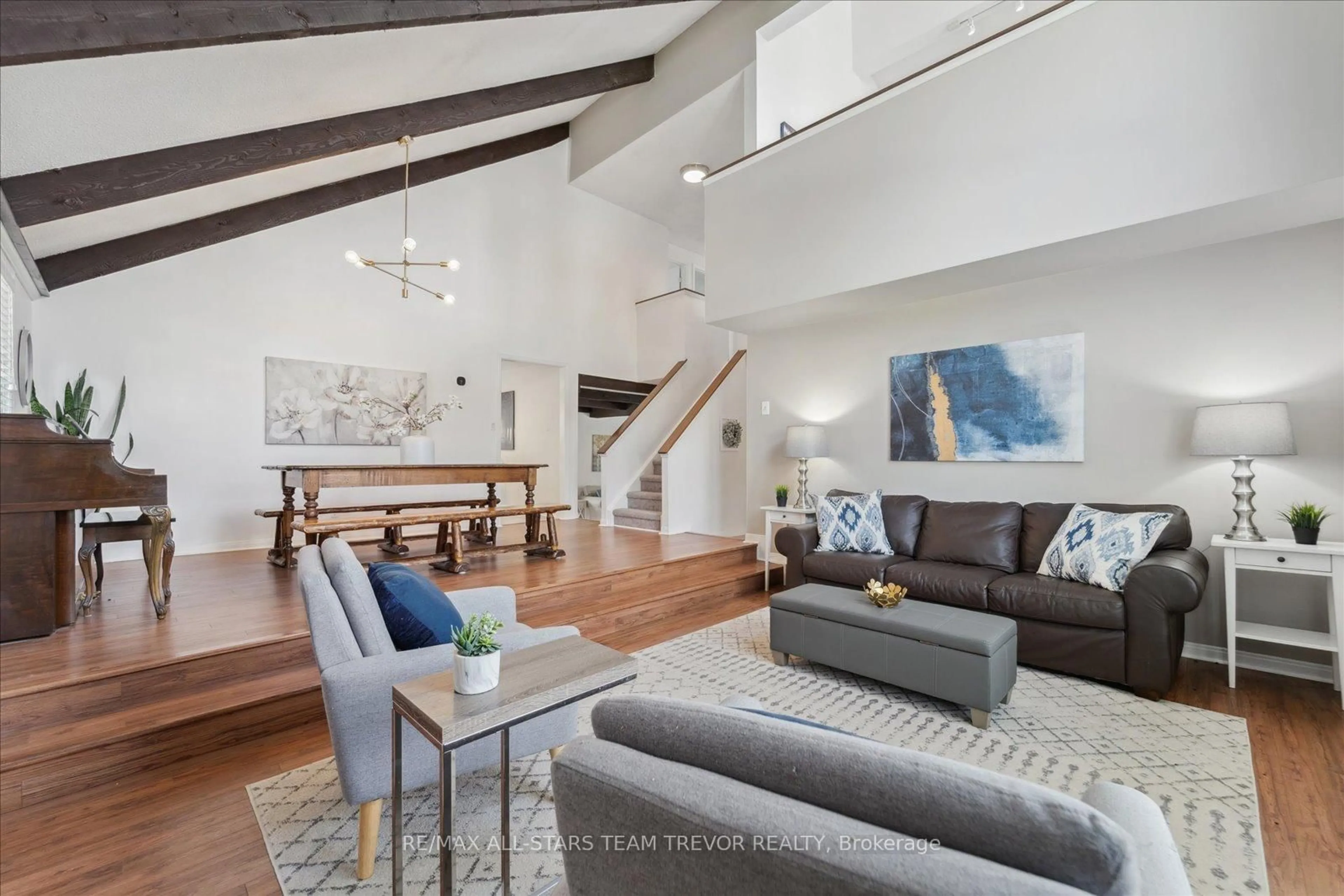 Living room with furniture, unknown for 273 Parkway Ave, Georgina Ontario L4P 2W1