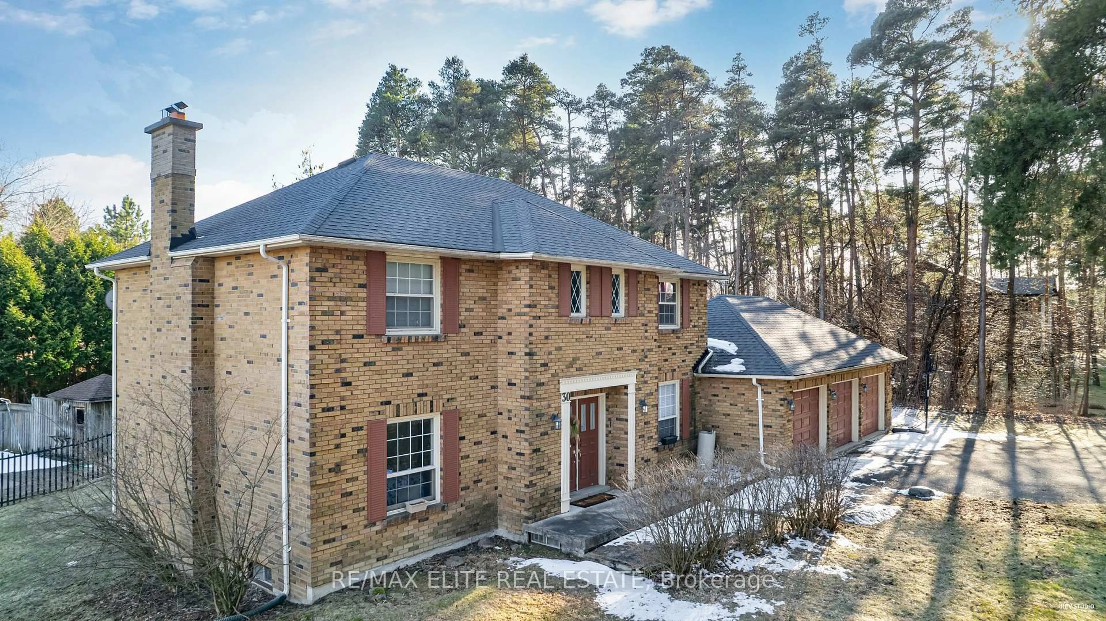 Home with brick exterior material, unknown for 30 Cynthia Cres, Richmond Hill Ontario L4E 2P8