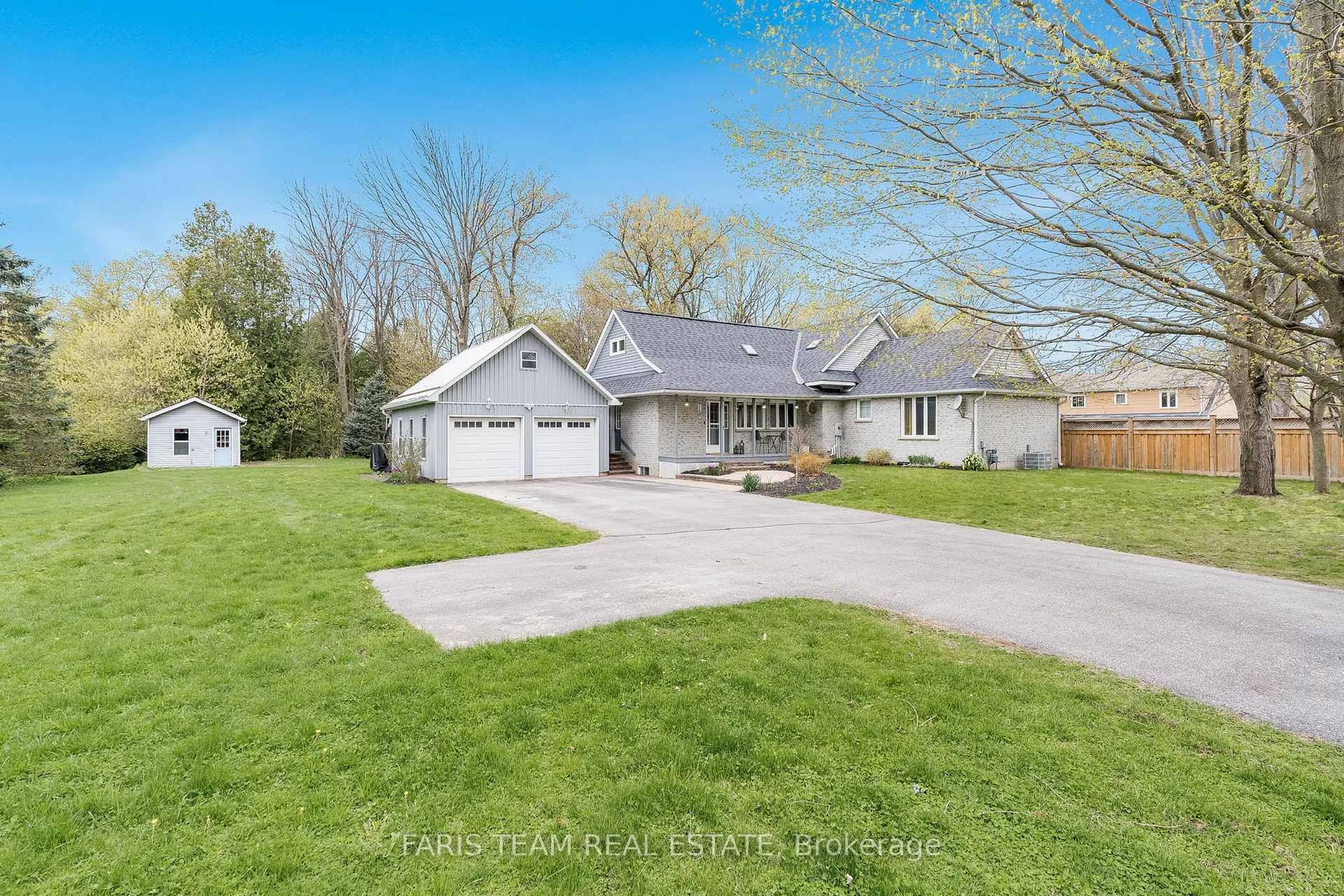 A pic from outside/outdoor area/front of a property/back of a property/a pic from drone, street for 121 Graham St, Essa Ontario L0M 1B0