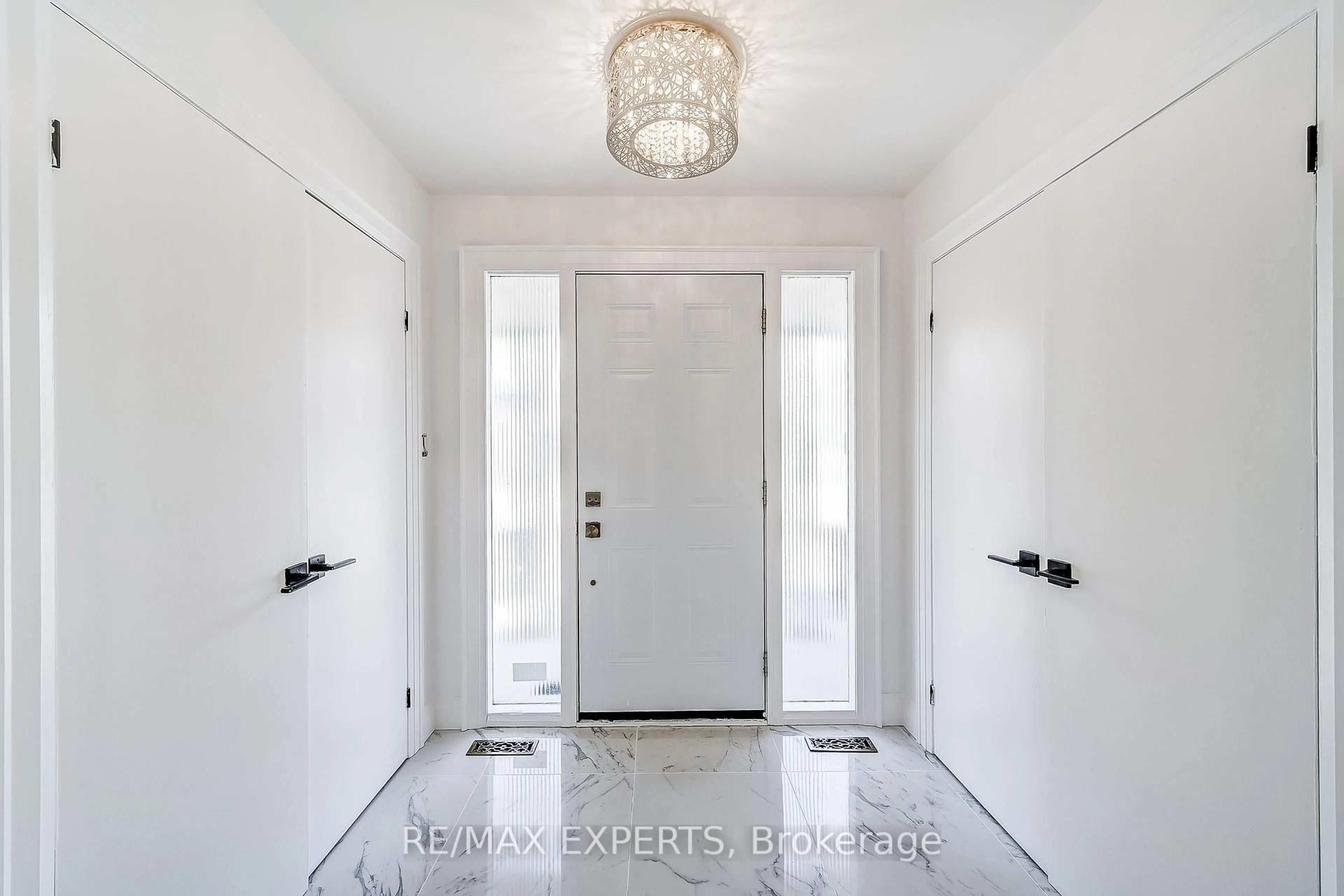 Indoor entryway for 85 Villa Park Dr, Vaughan Ontario L4L 3G5