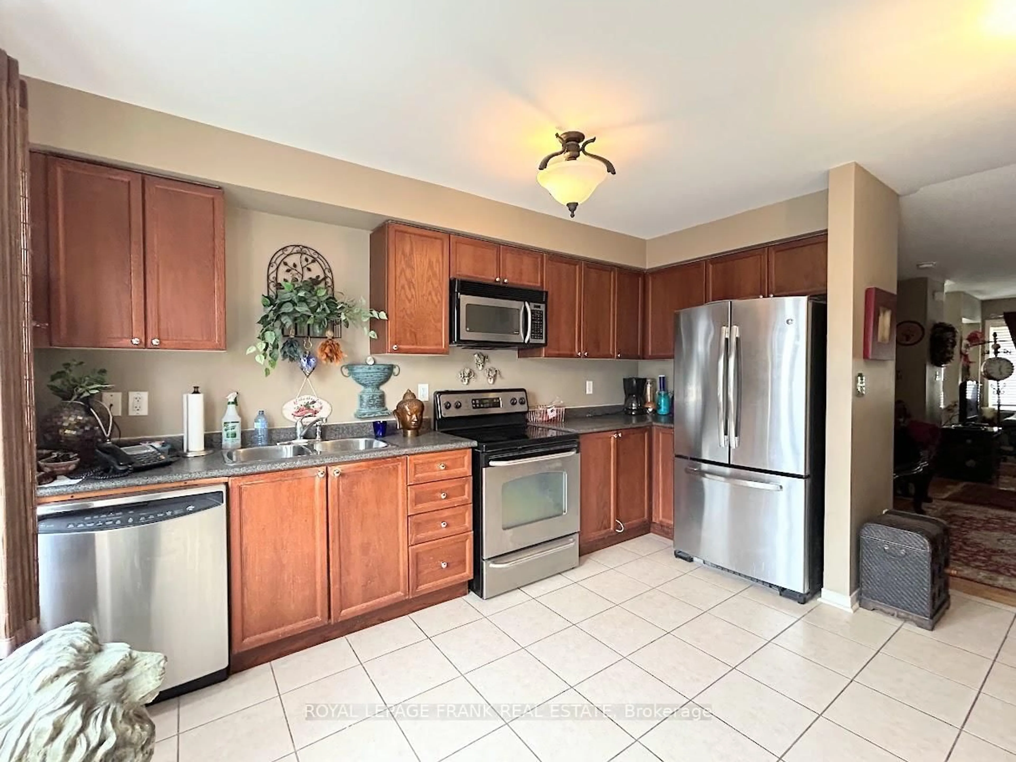 Standard kitchen, ceramic/tile floor for 449 White's Hill Ave, Markham Ontario L6B 0J7