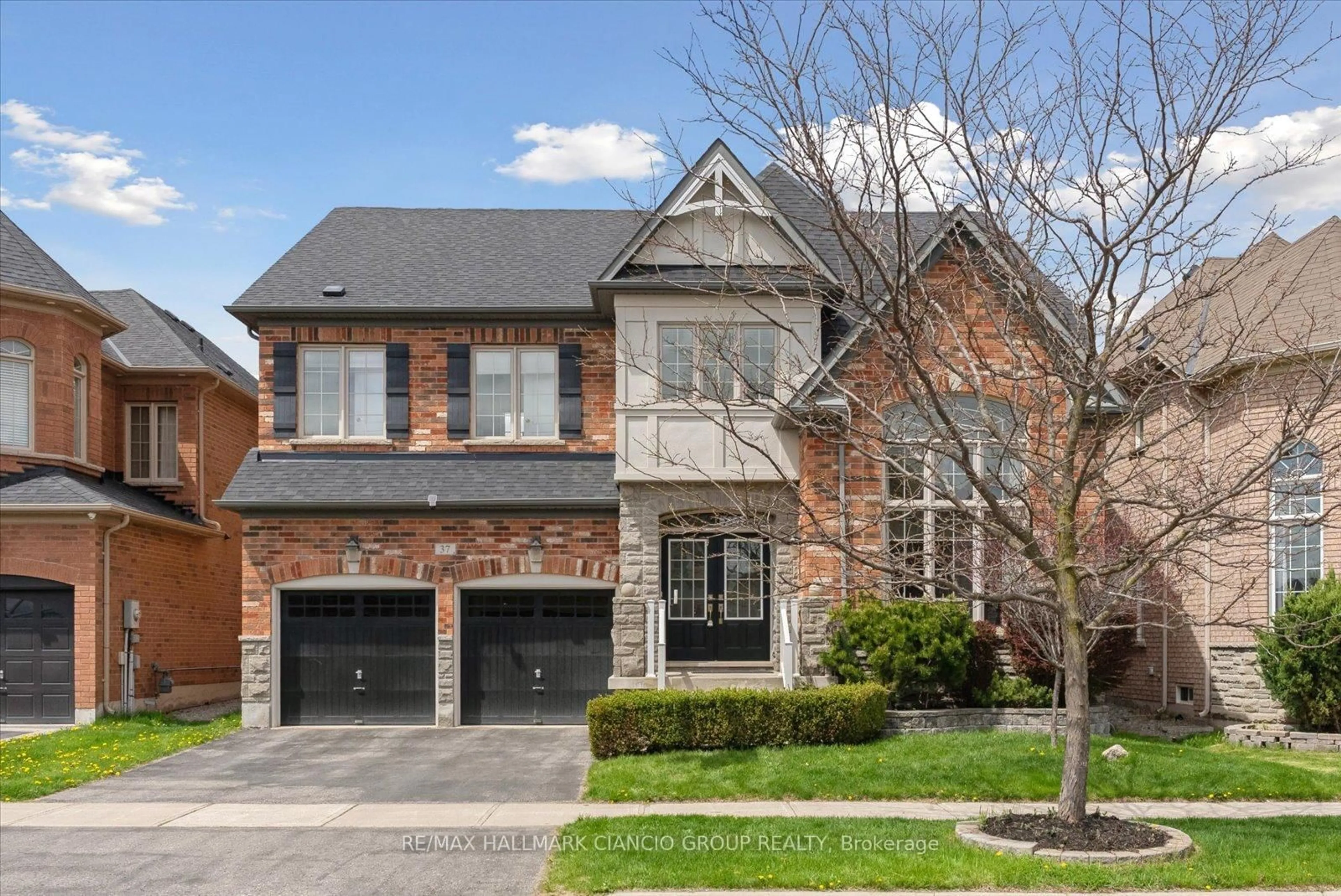 Home with brick exterior material, street for 37 Maplebank Cres, Whitchurch-Stouffville Ontario L4A 0R8