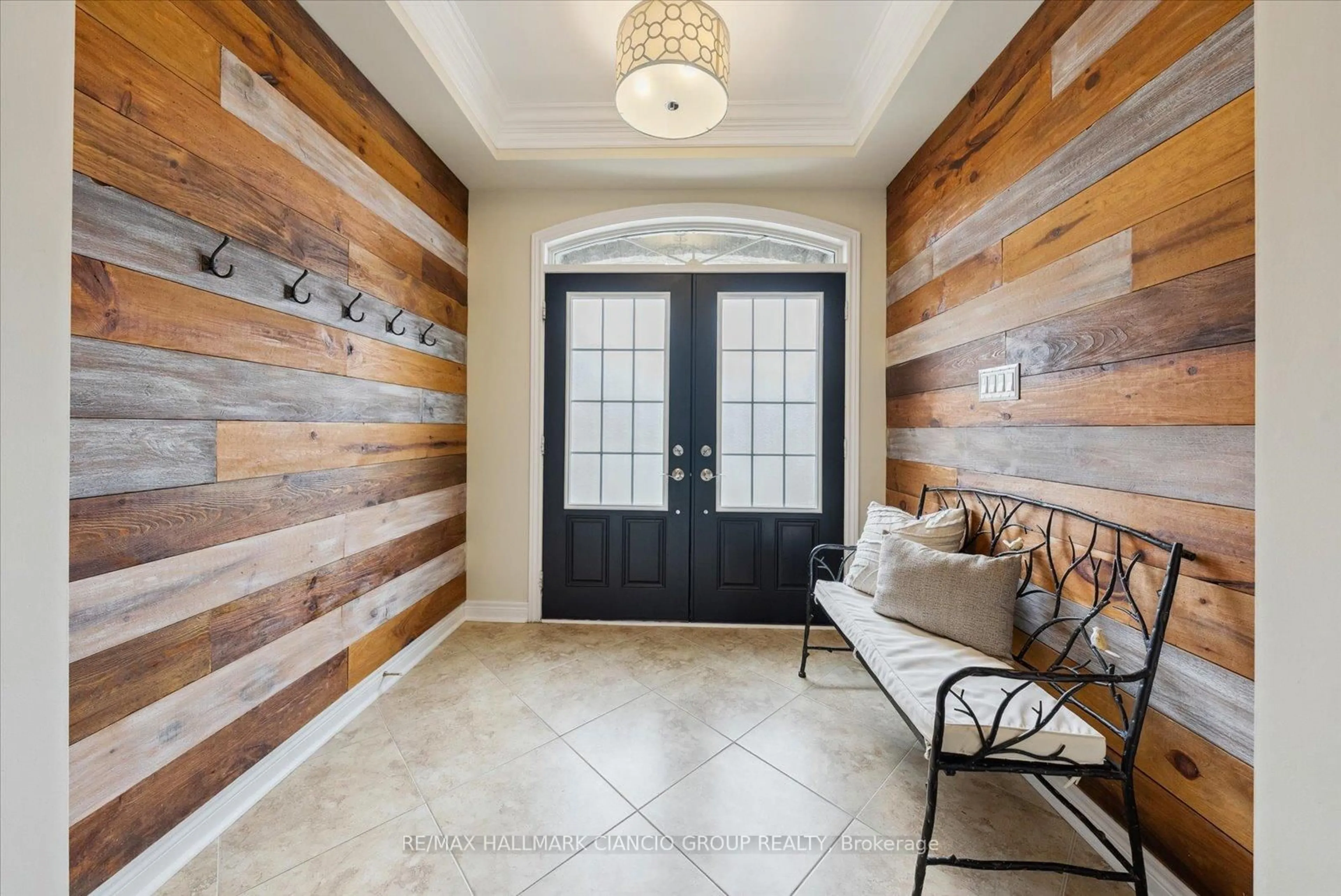 Indoor entryway for 37 Maplebank Cres, Whitchurch-Stouffville Ontario L4A 0R8