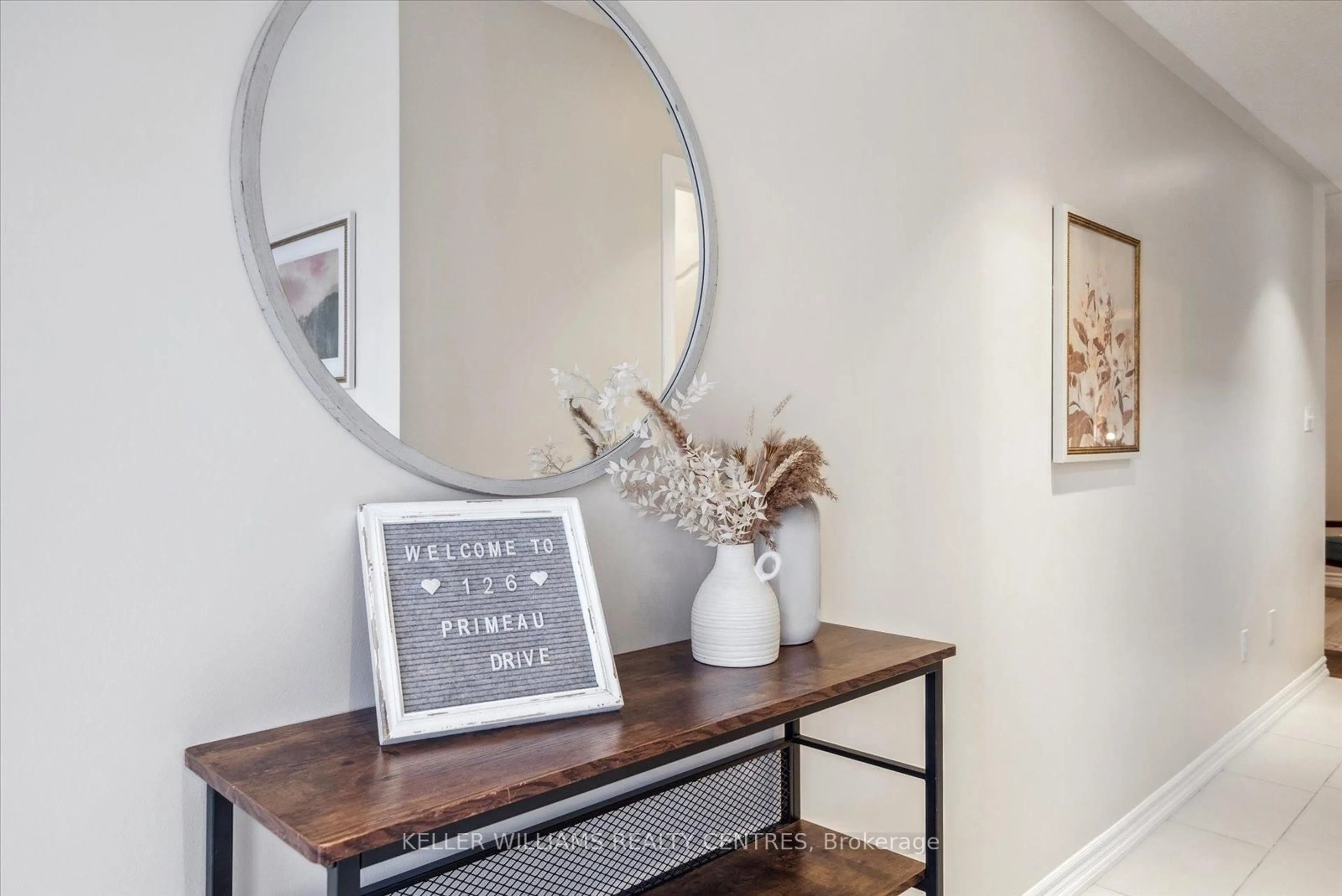 Indoor entryway for 126 Primeau Dr, Aurora Ontario L4G 6Z4