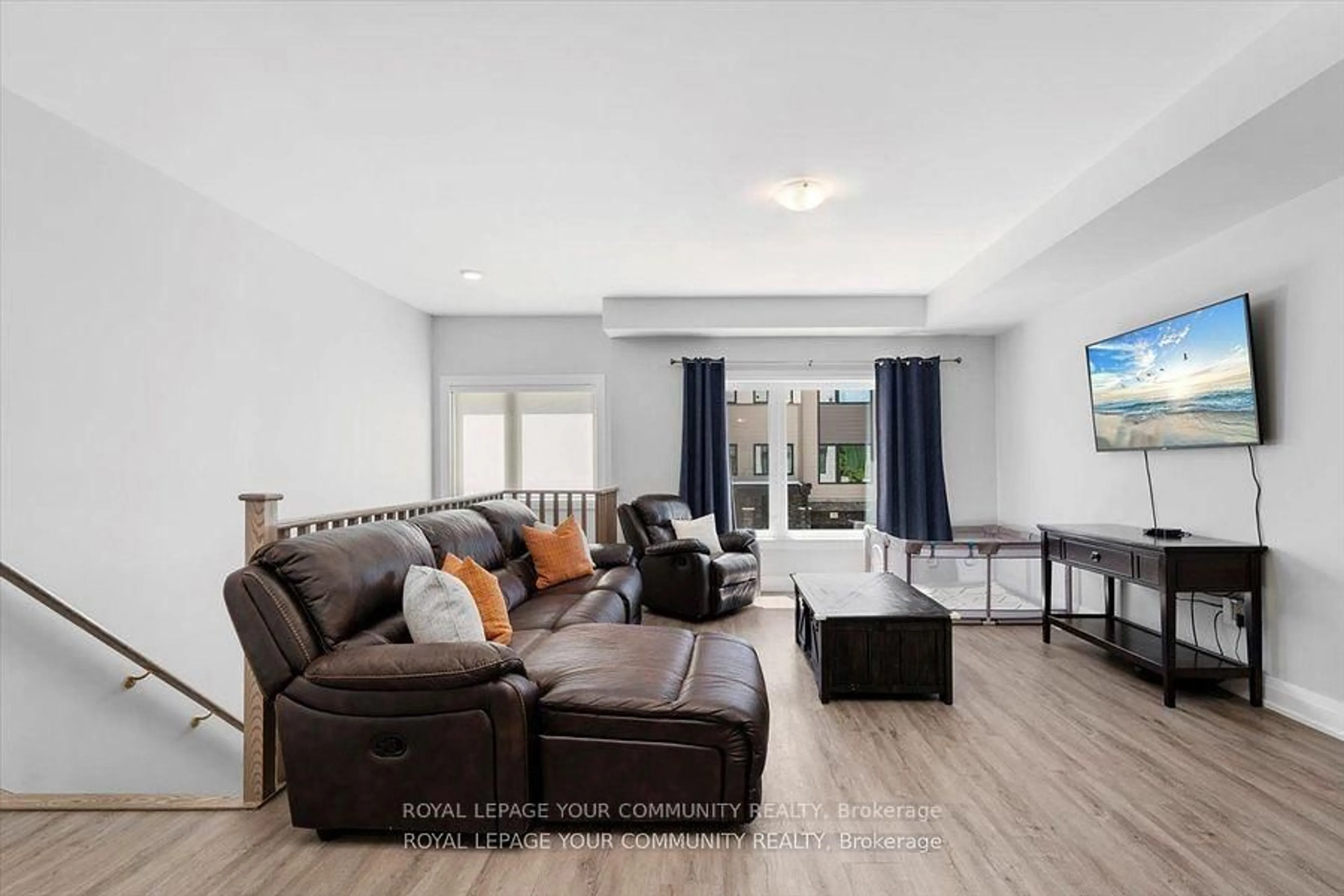 Living room with furniture, unknown for 1494 Purchase Pl, Innisfil Ontario L0L 1W0