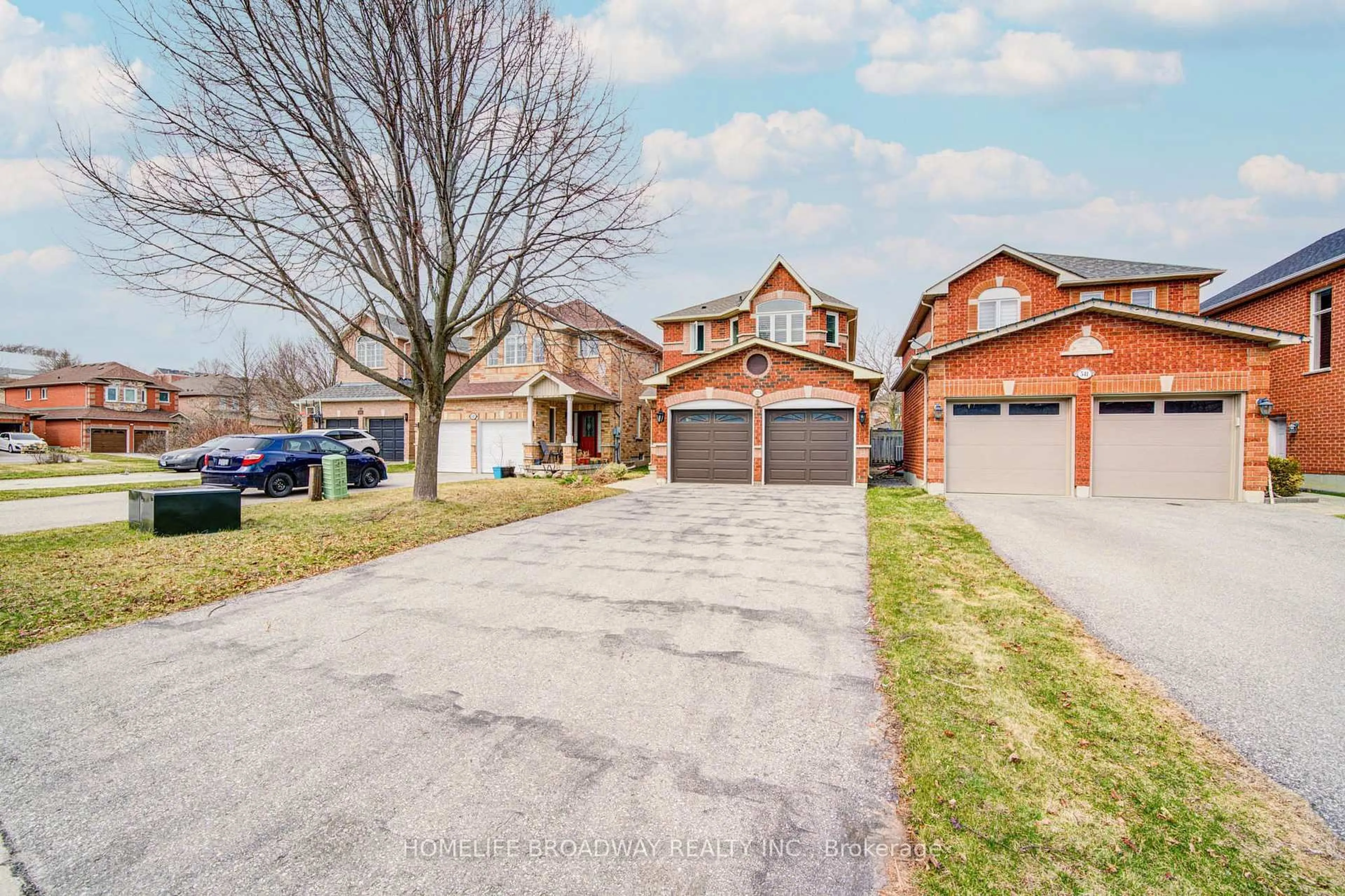 Home with brick exterior material, street for 539 Bert Budd Ave, Newmarket Ontario L3Y 8S6