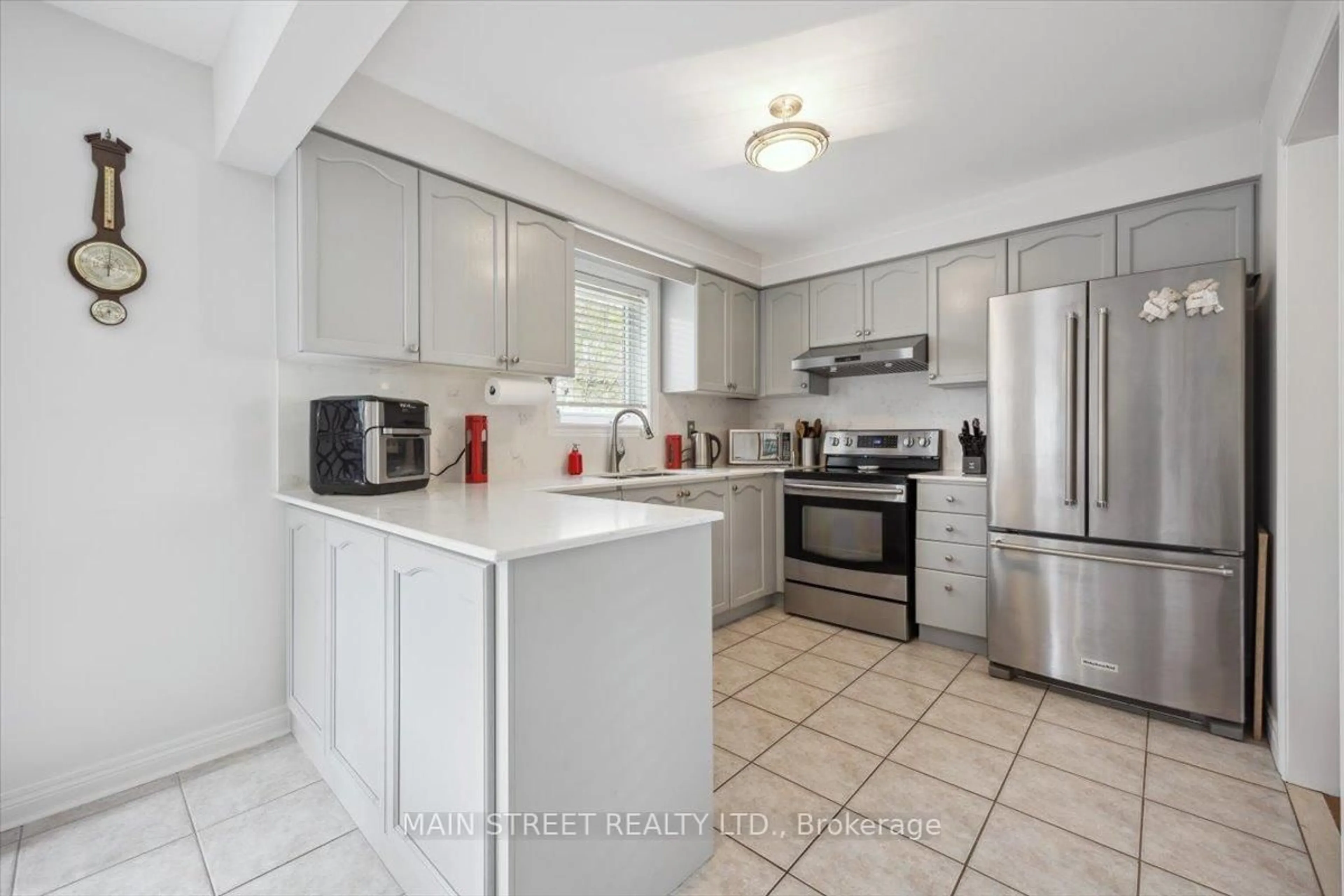 Unknown for 9 Silverstone Cres, Georgina Ontario L4P 4A5