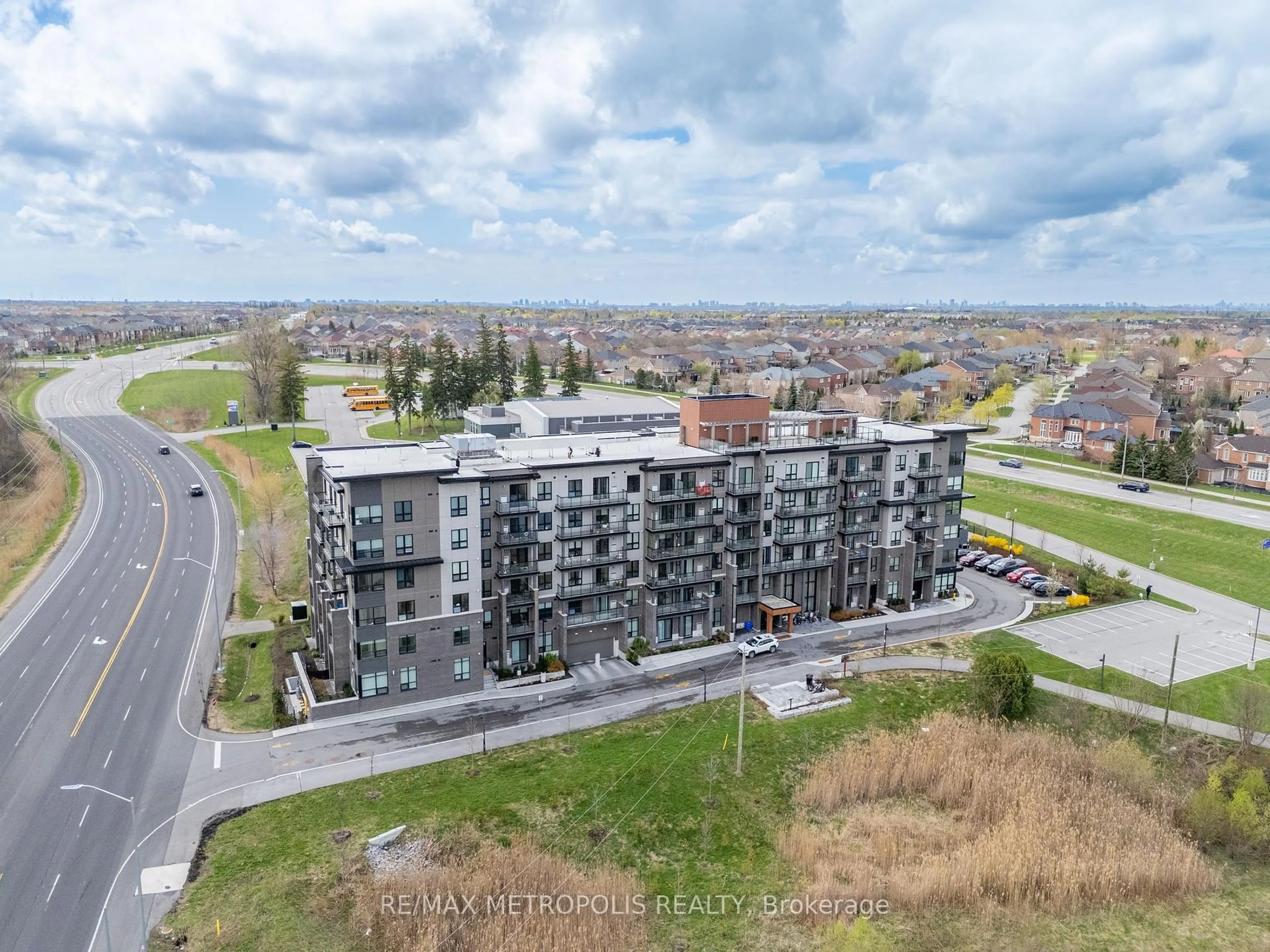 A pic from outside/outdoor area/front of a property/back of a property/a pic from drone, building for 9700 Ninth Line #212, Markham Ontario L6B 1A8