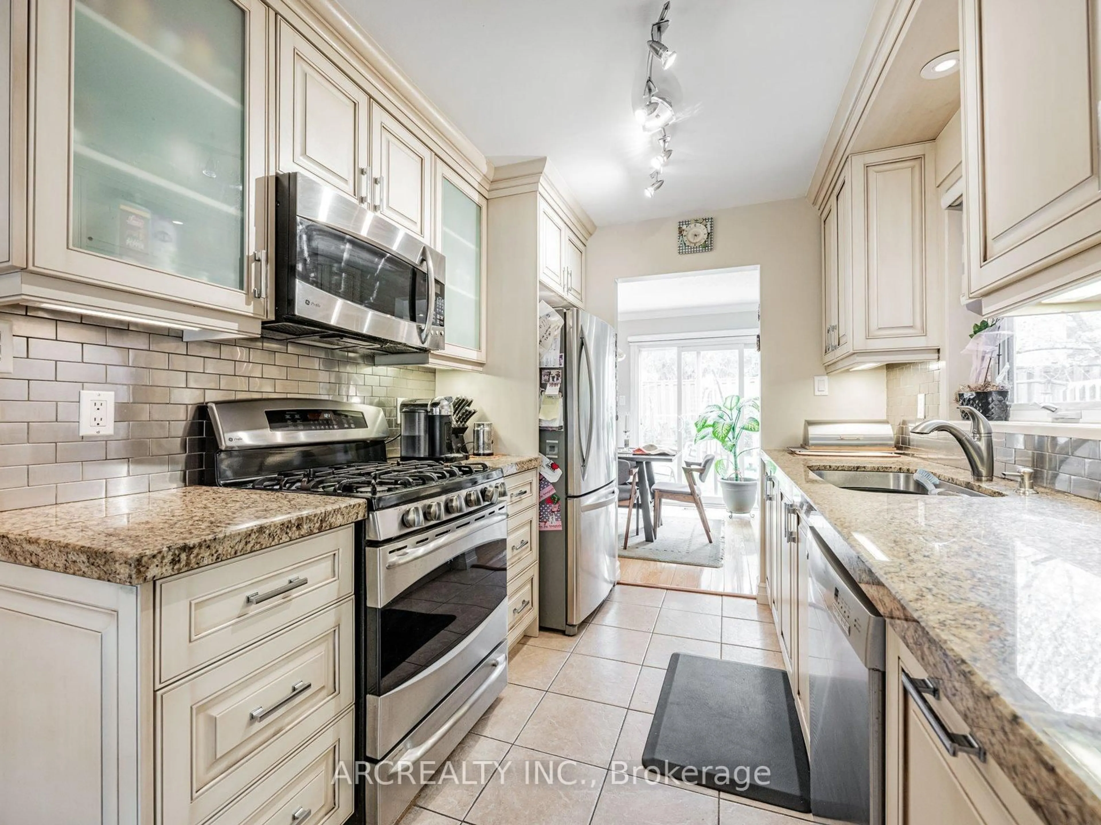 Unknown for 49 White Blvd, Vaughan Ontario L4J 5Z4
