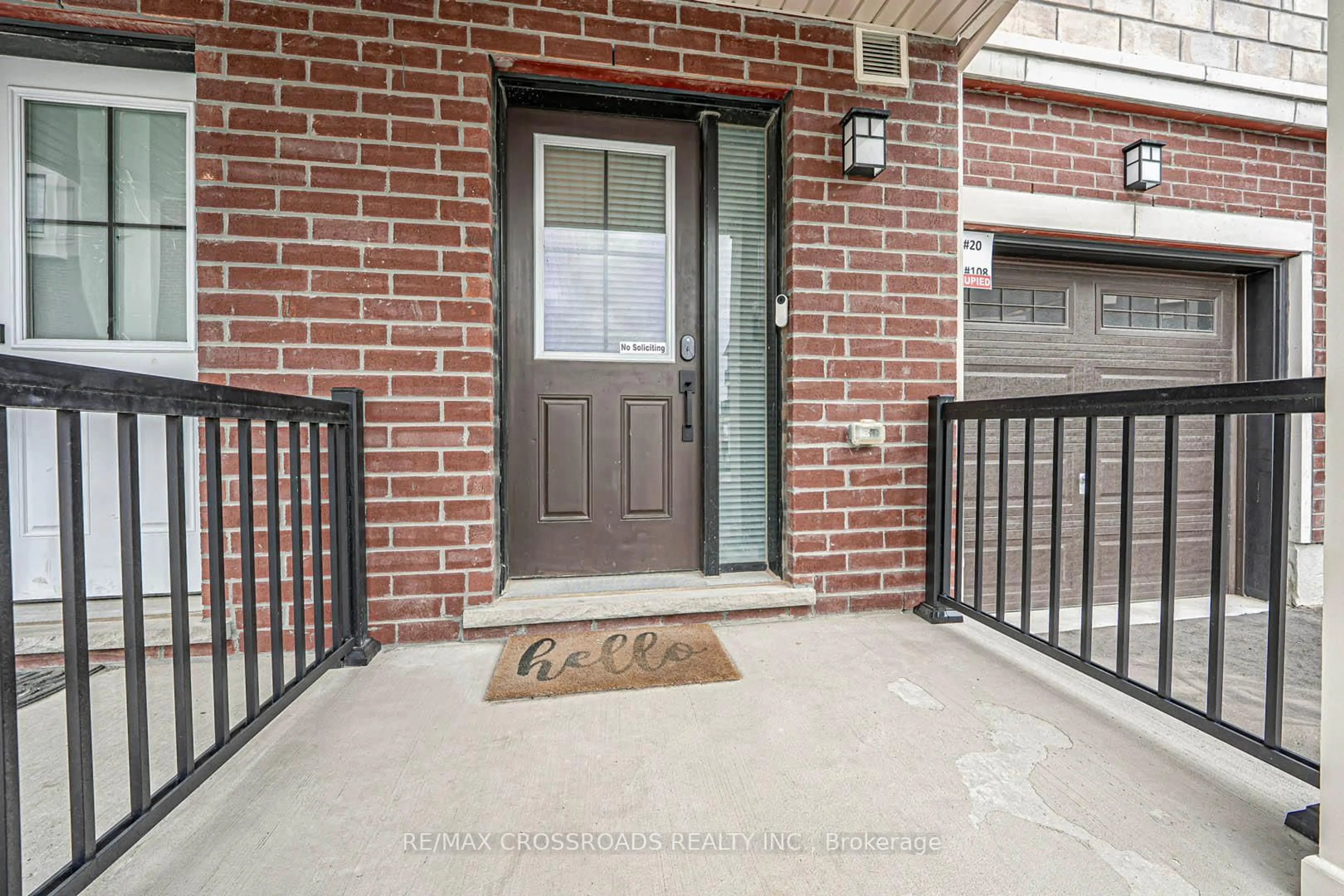 Indoor entryway for 108 Covington Cres, Whitchurch-Stouffville Ontario L4A 4W8