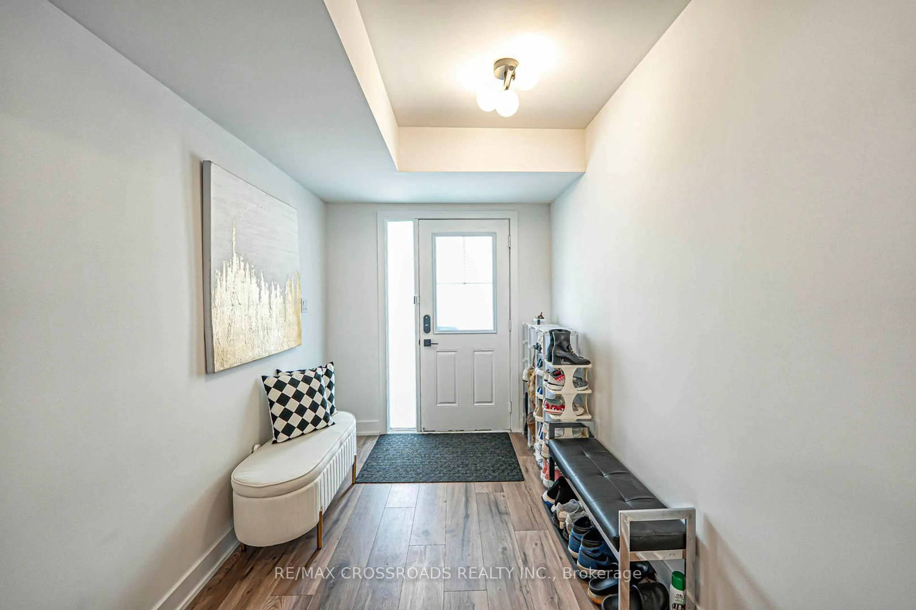 Indoor entryway for 108 Covington Cres, Whitchurch-Stouffville Ontario L4A 4W8