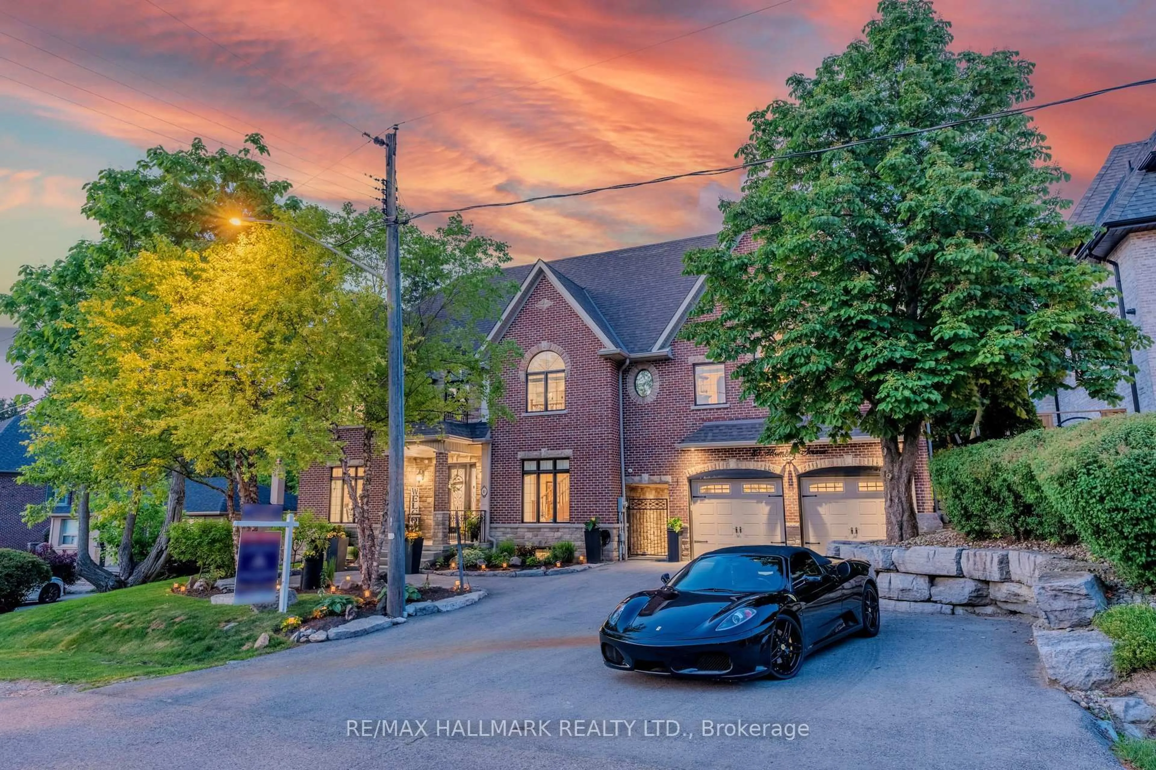 A pic from outside/outdoor area/front of a property/back of a property/a pic from drone, street for 83 Hambly Ave, King Ontario L7B 1J1