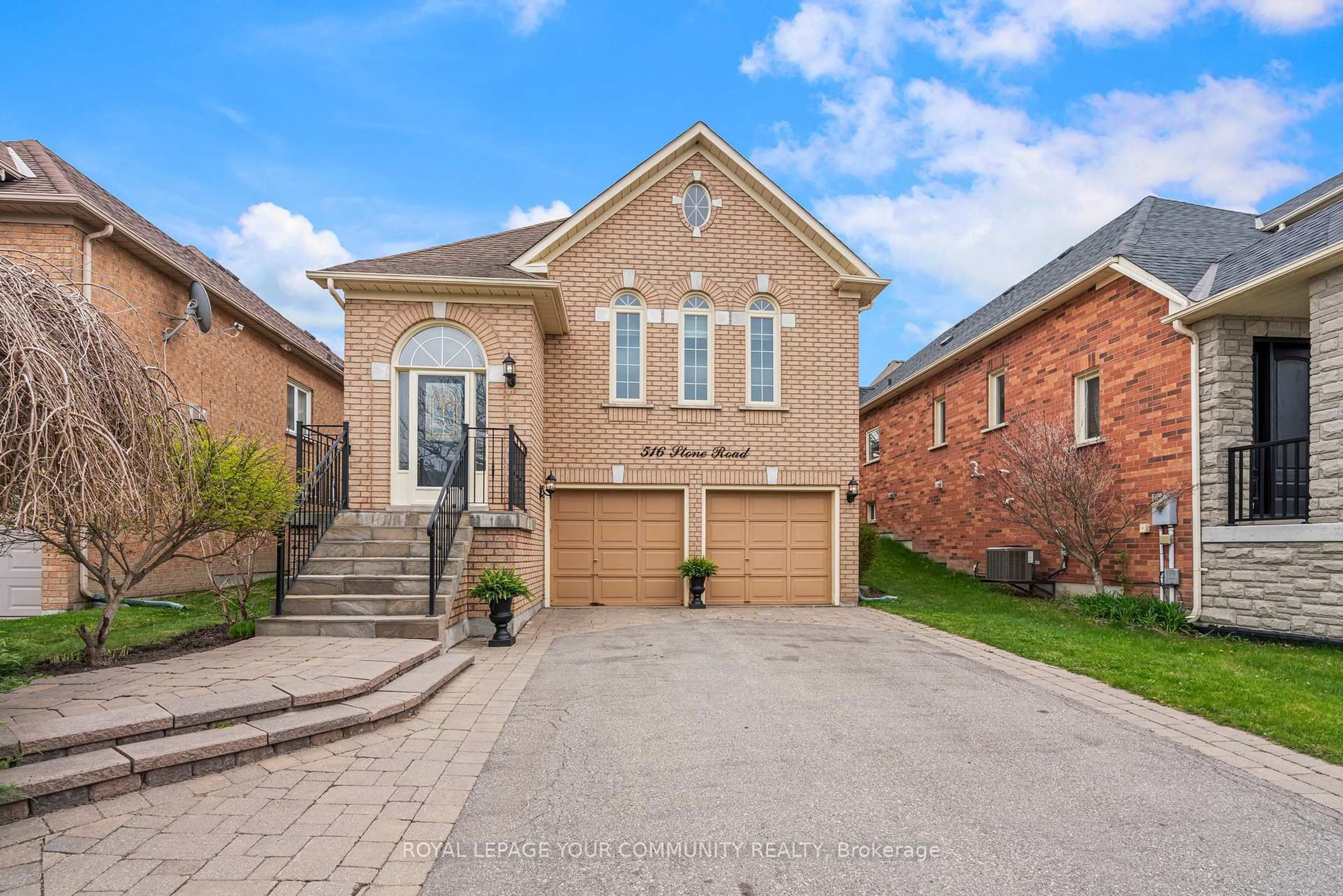 Home with brick exterior material, street for 516 Stone Rd, Aurora Ontario L4G 6Z7