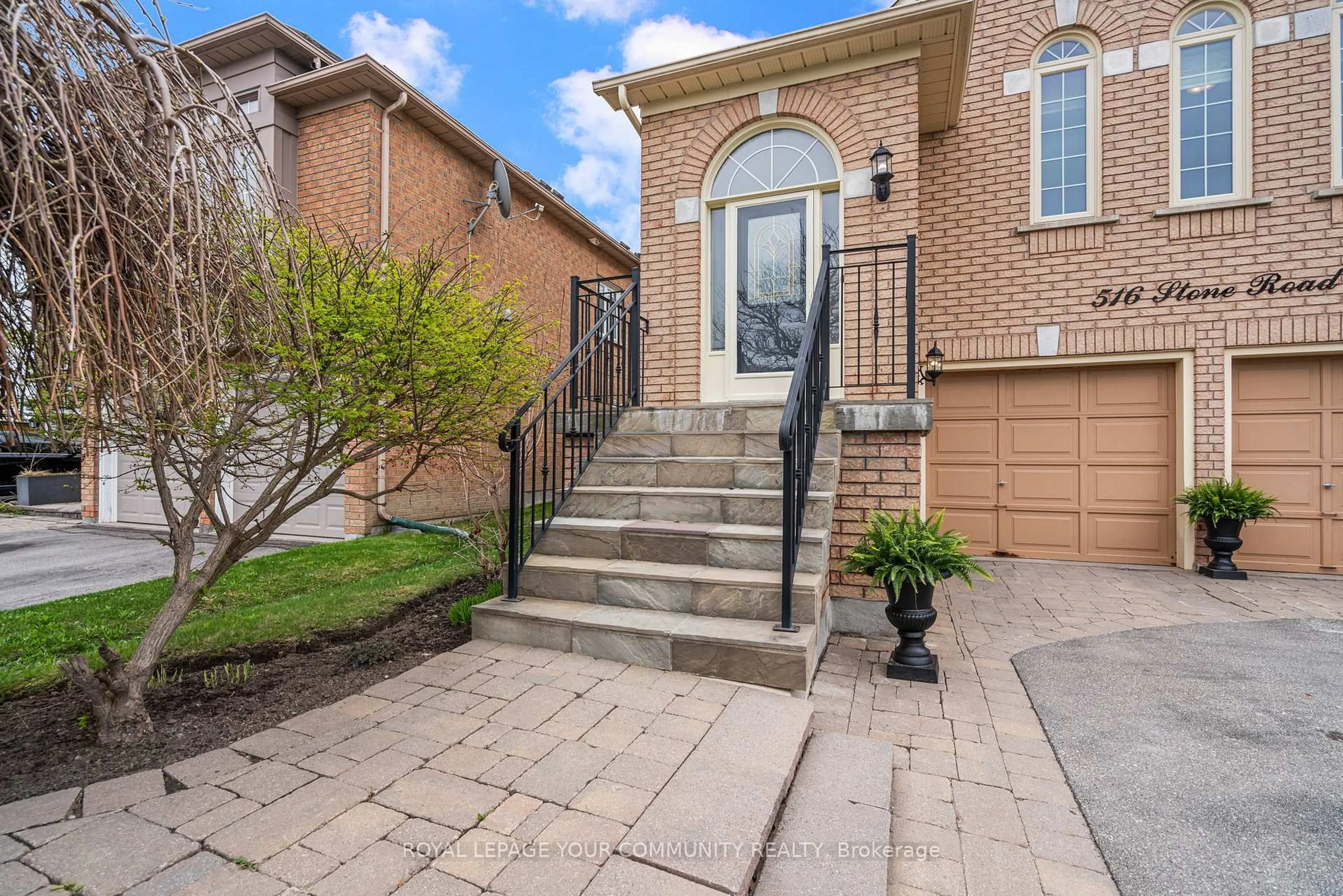 Home with brick exterior material, street for 516 Stone Rd, Aurora Ontario L4G 6Z7