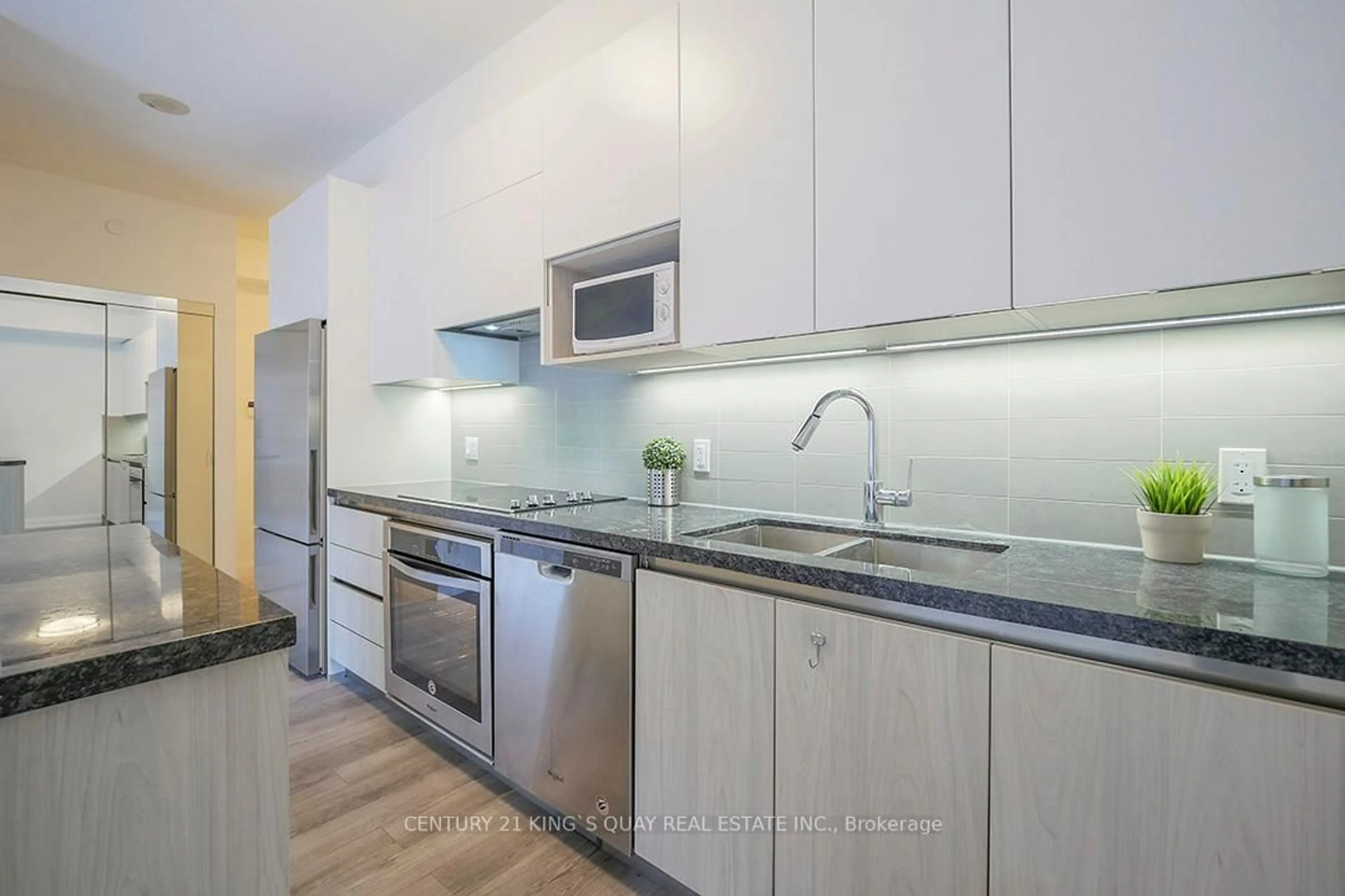 Standard kitchen, unknown for 15 water walk Dr #501, Markham Ontario L6G 0G2
