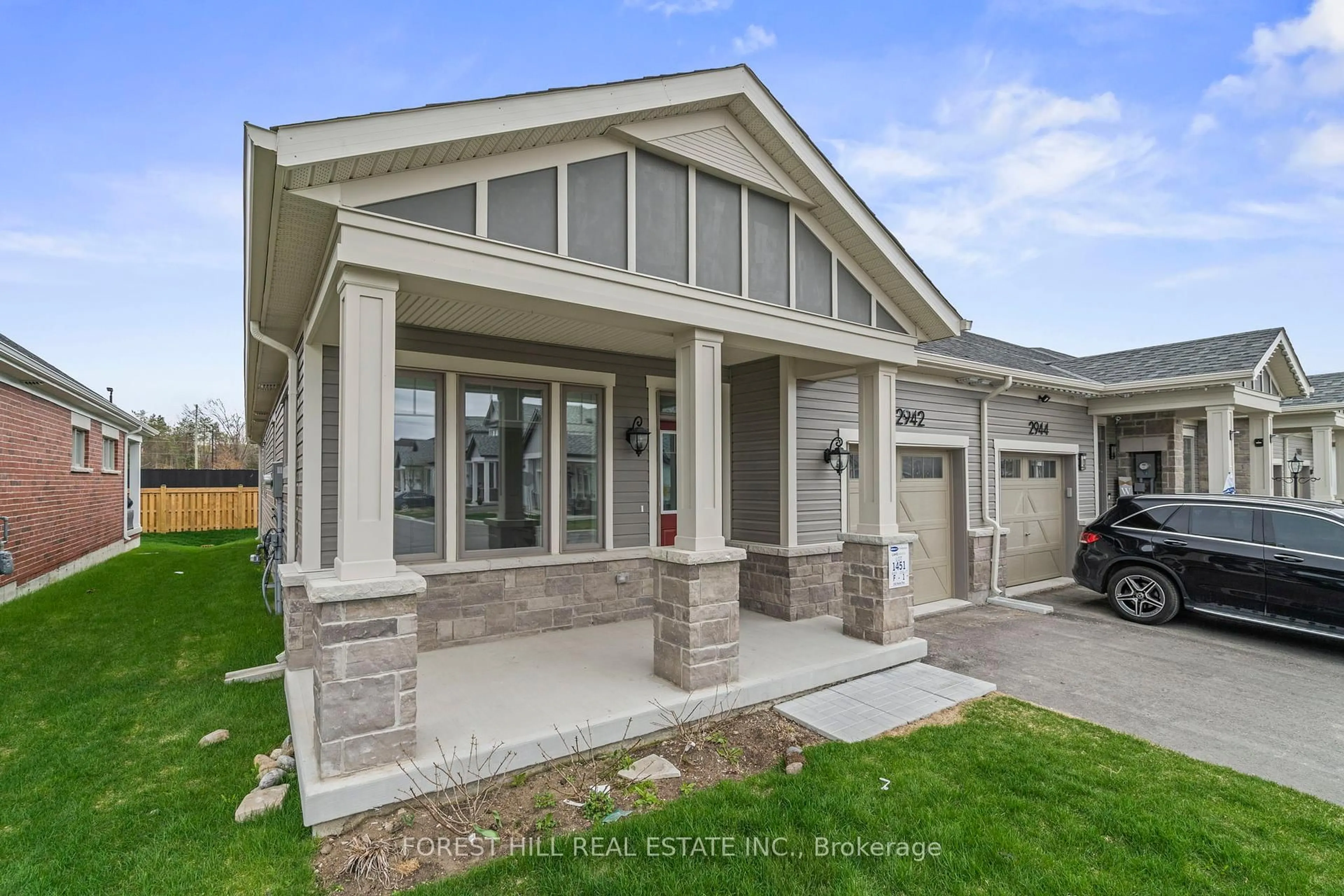 Home with vinyl exterior material, street for 2942 Murphy Pl, Innisfil Ontario L9S 0S1