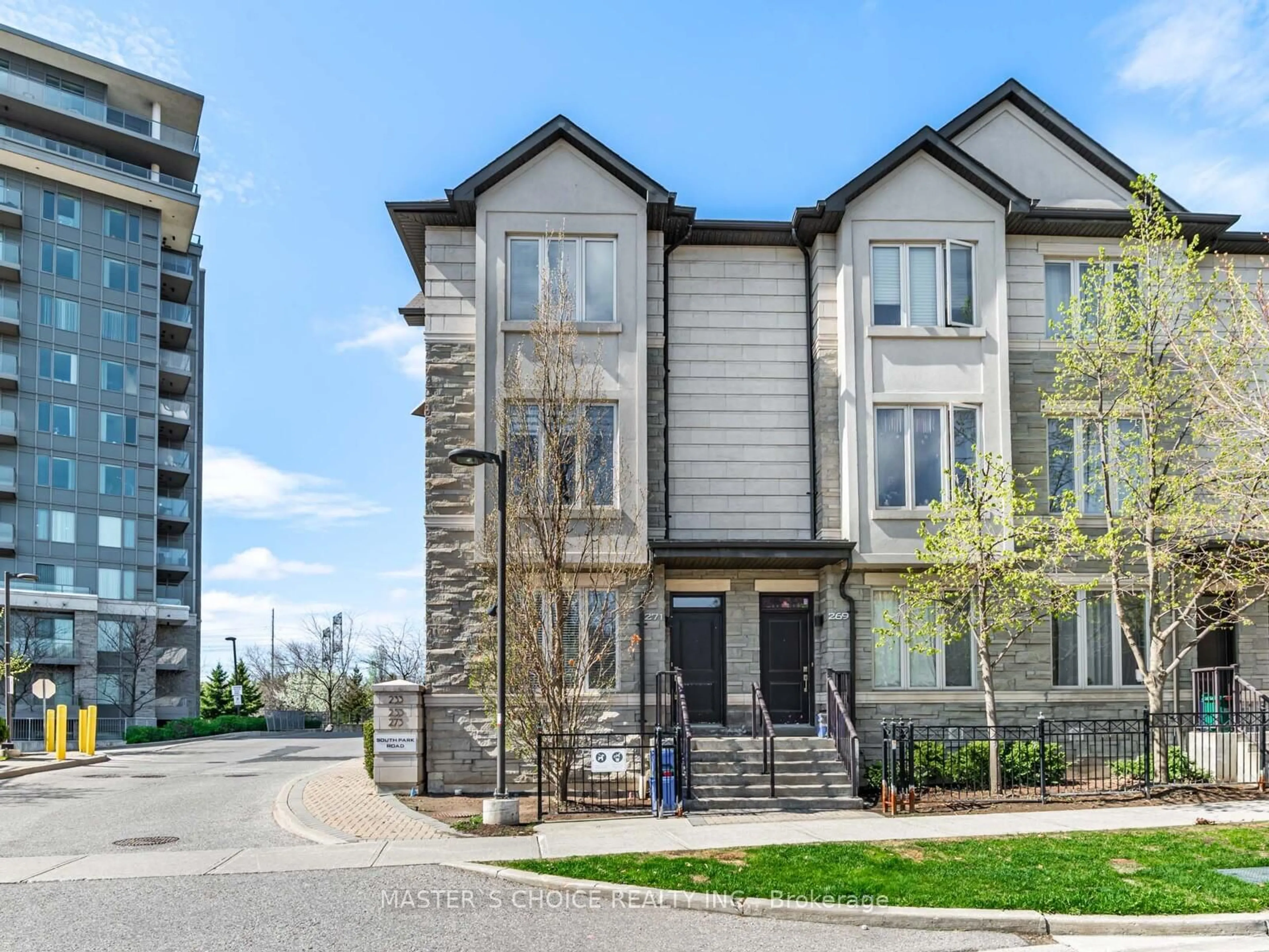 Unknown for 271 South Park Rd #TH27, Markham Ontario L3T 0B6