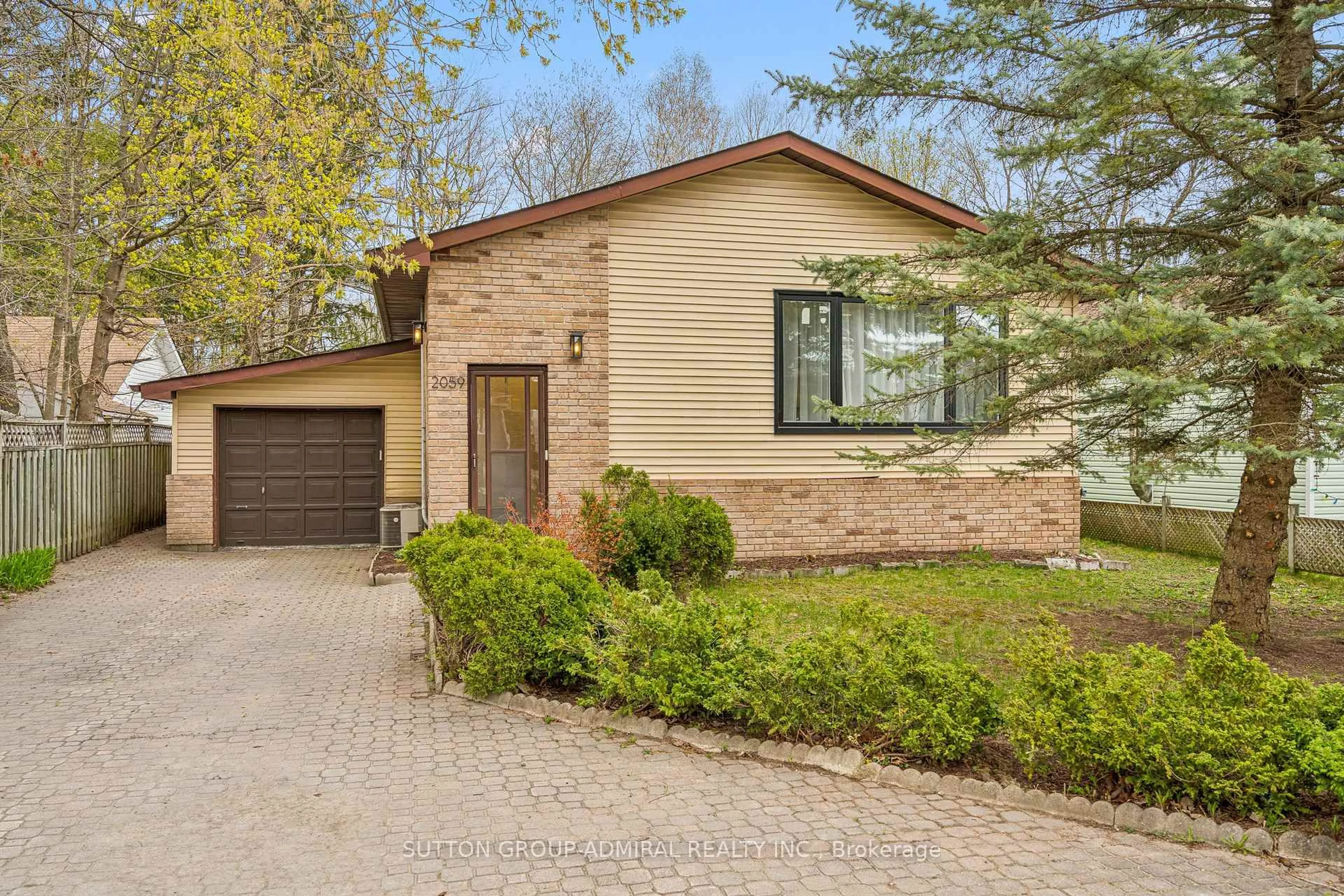 Home with brick exterior material, street for 2059 Northern Ave, Innisfil Ontario L9S 1Z4