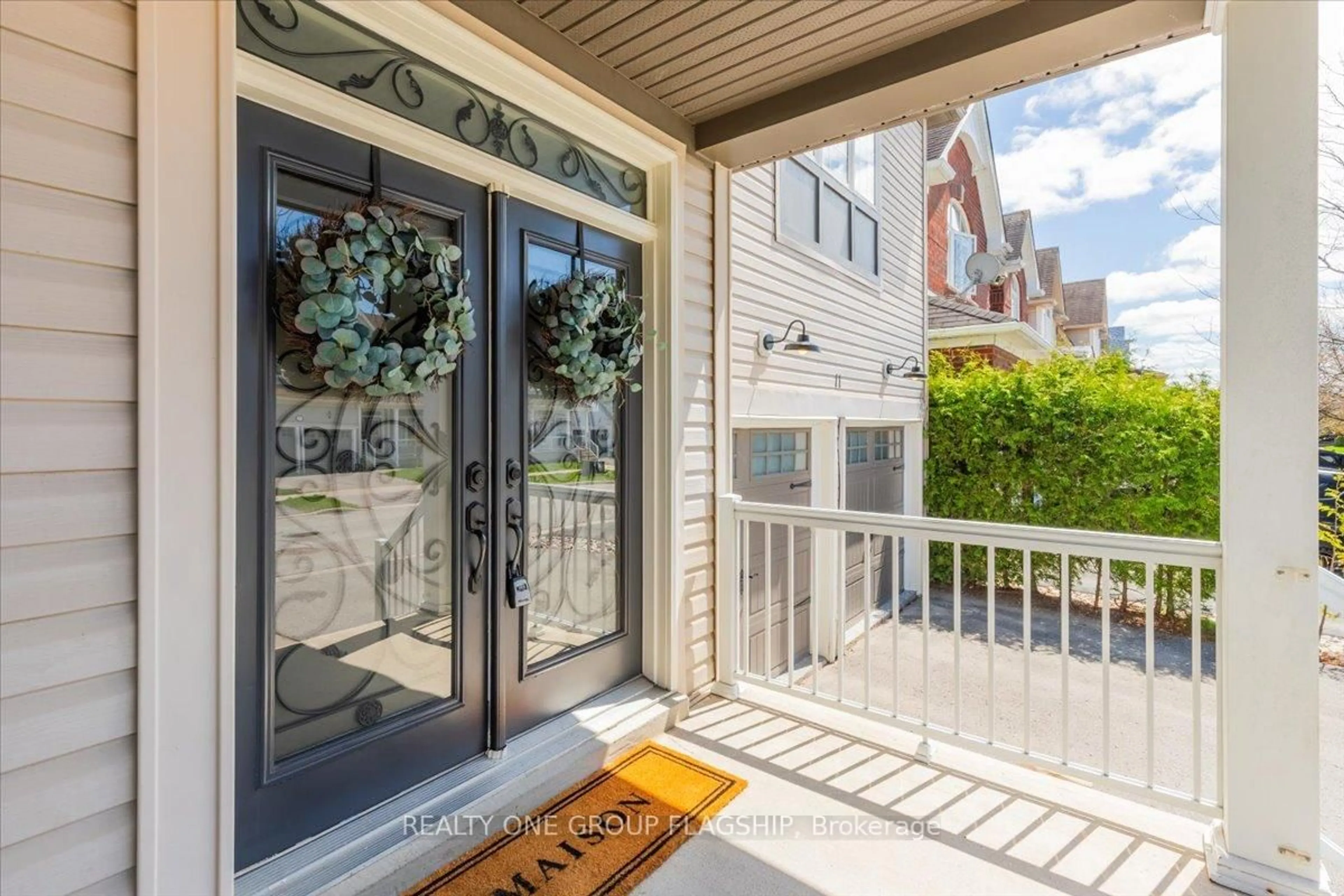 Indoor entryway for 11 Brookhurst Ave, Georgina Ontario L4P 0B4