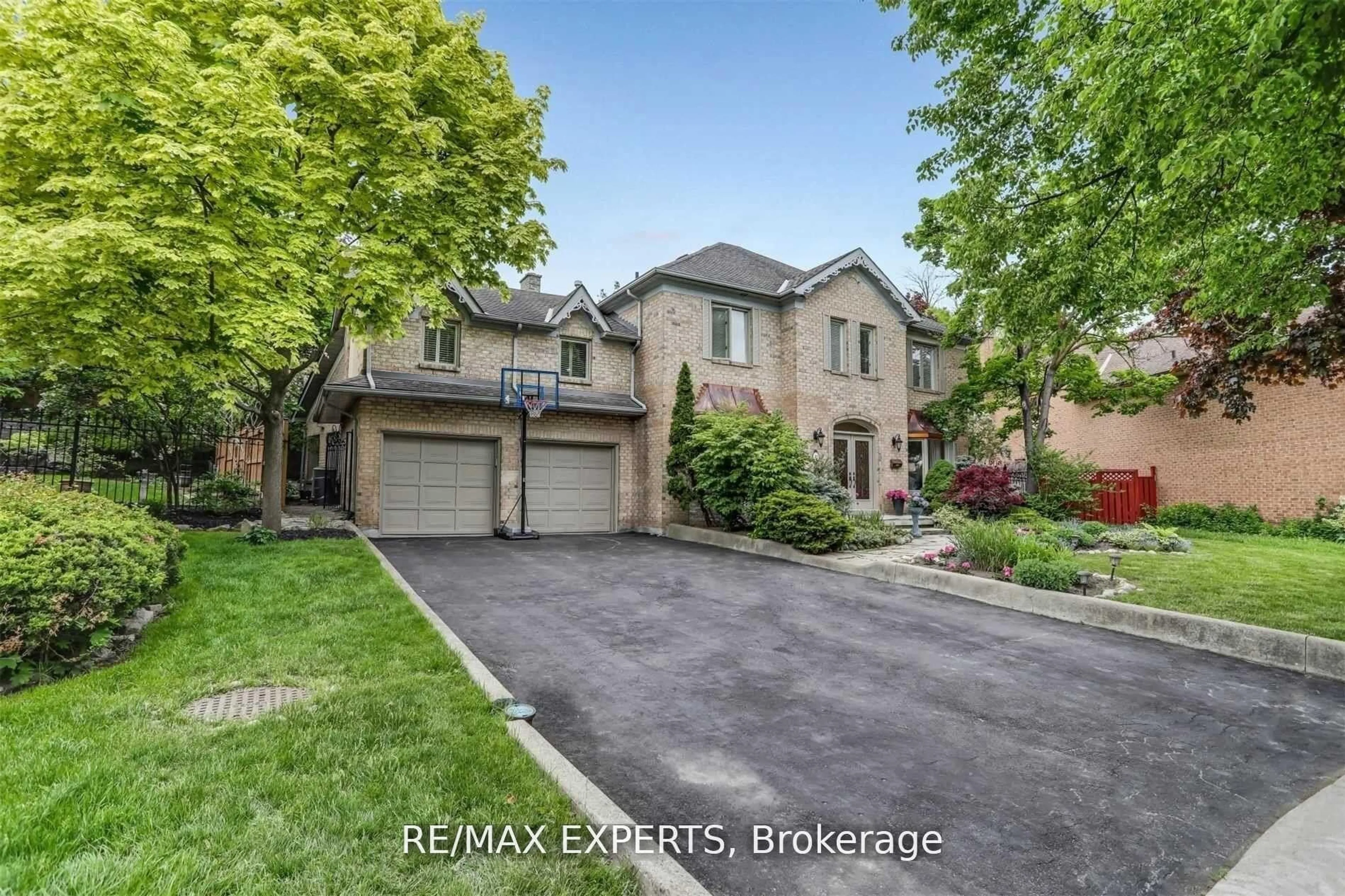 Home with brick exterior material, street for 32 Rosebury Lane, Vaughan Ontario L4L 3Z2