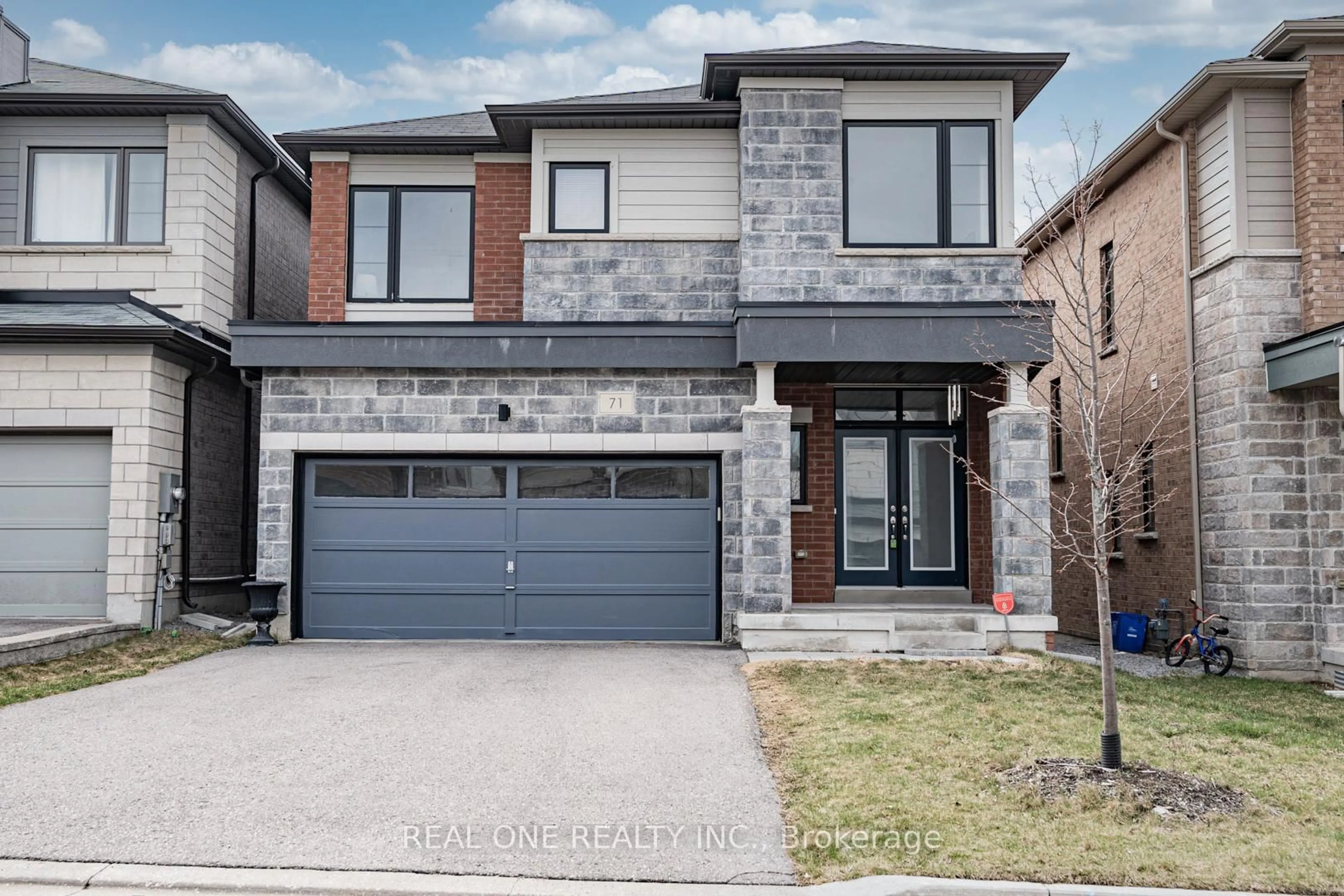 Home with brick exterior material, street for 71 Tango Cres, Newmarket Ontario L3X 0K4