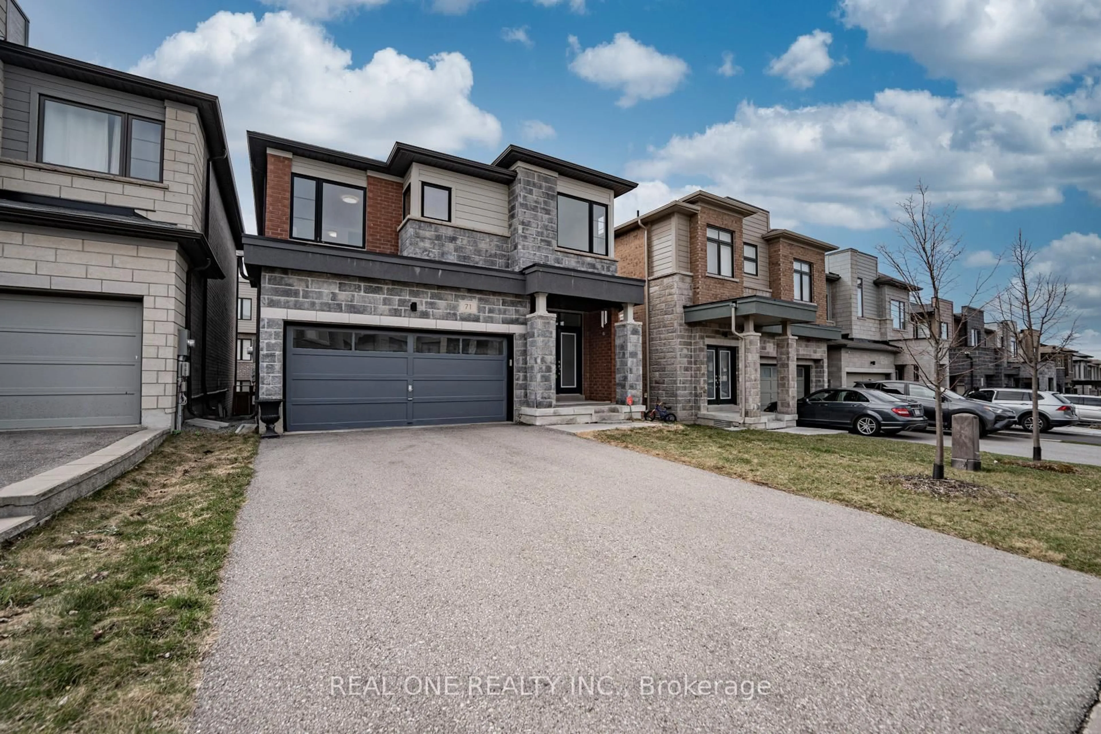 Home with brick exterior material, street for 71 Tango Cres, Newmarket Ontario L3X 0K4