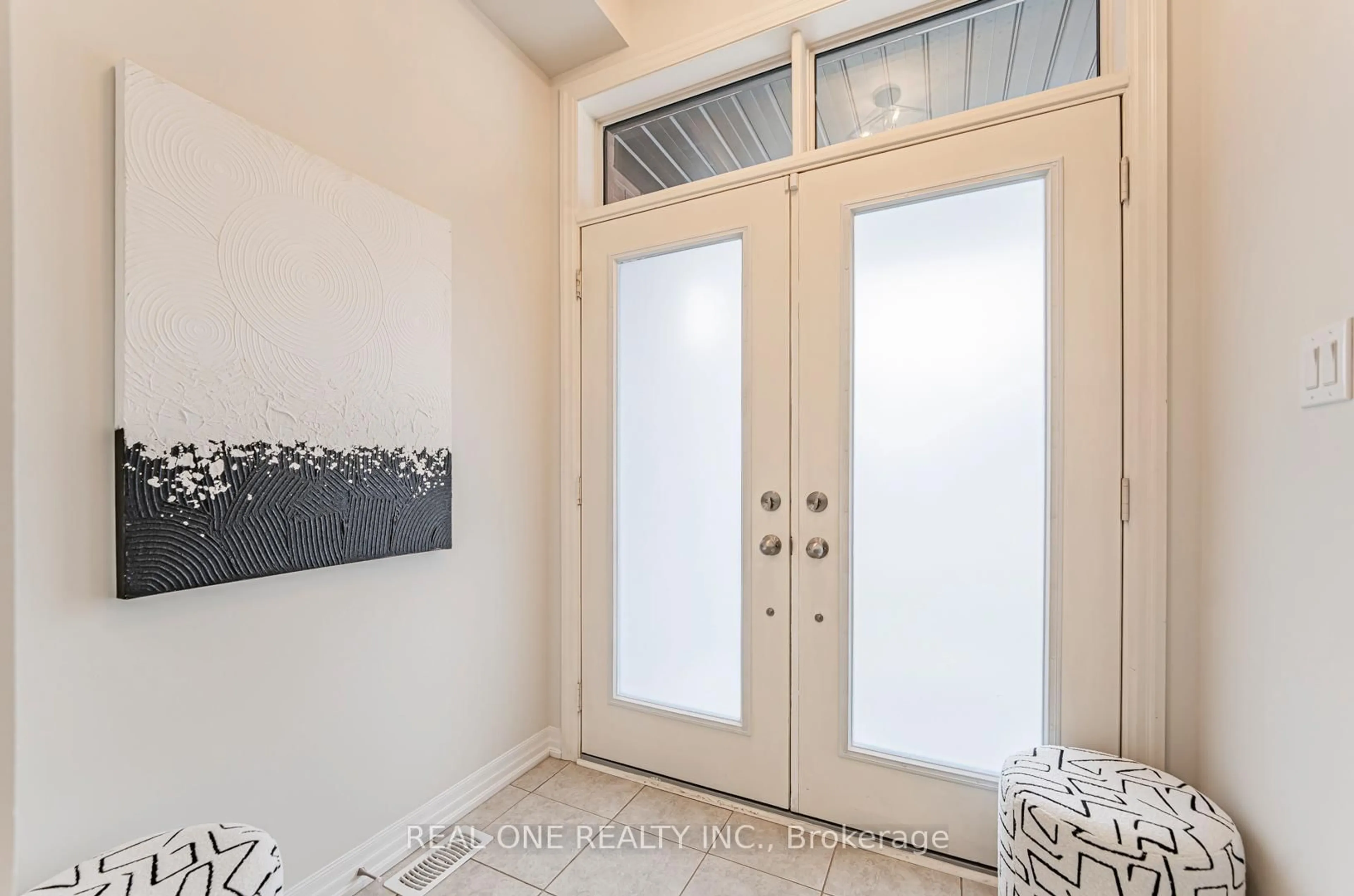 Indoor entryway for 71 Tango Cres, Newmarket Ontario L3X 0K4