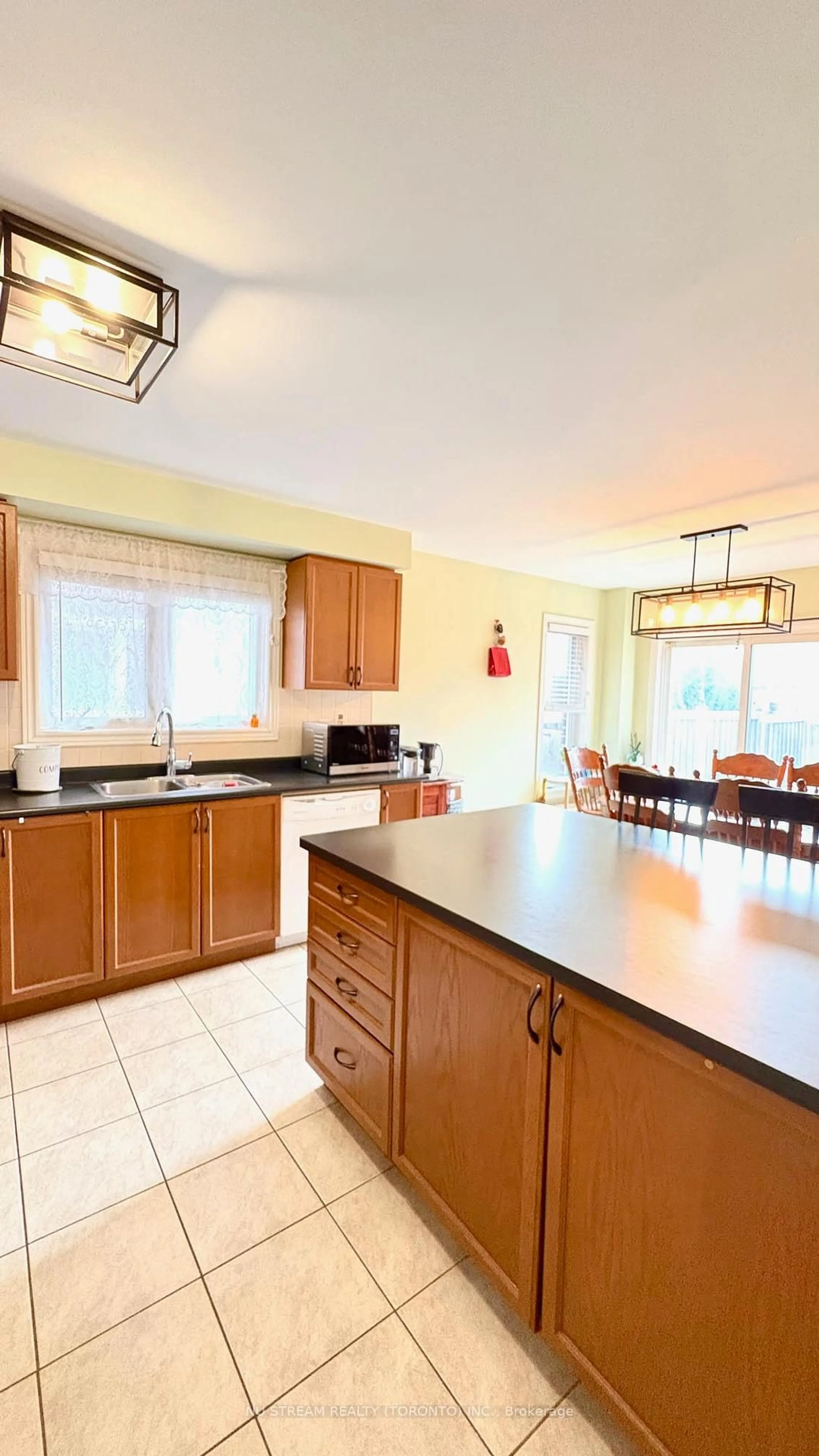 Open concept kitchen, ceramic/tile floor for 173 Downy Emerald Dr, Bradford West Gwillimbury Ontario L3Z 0E6