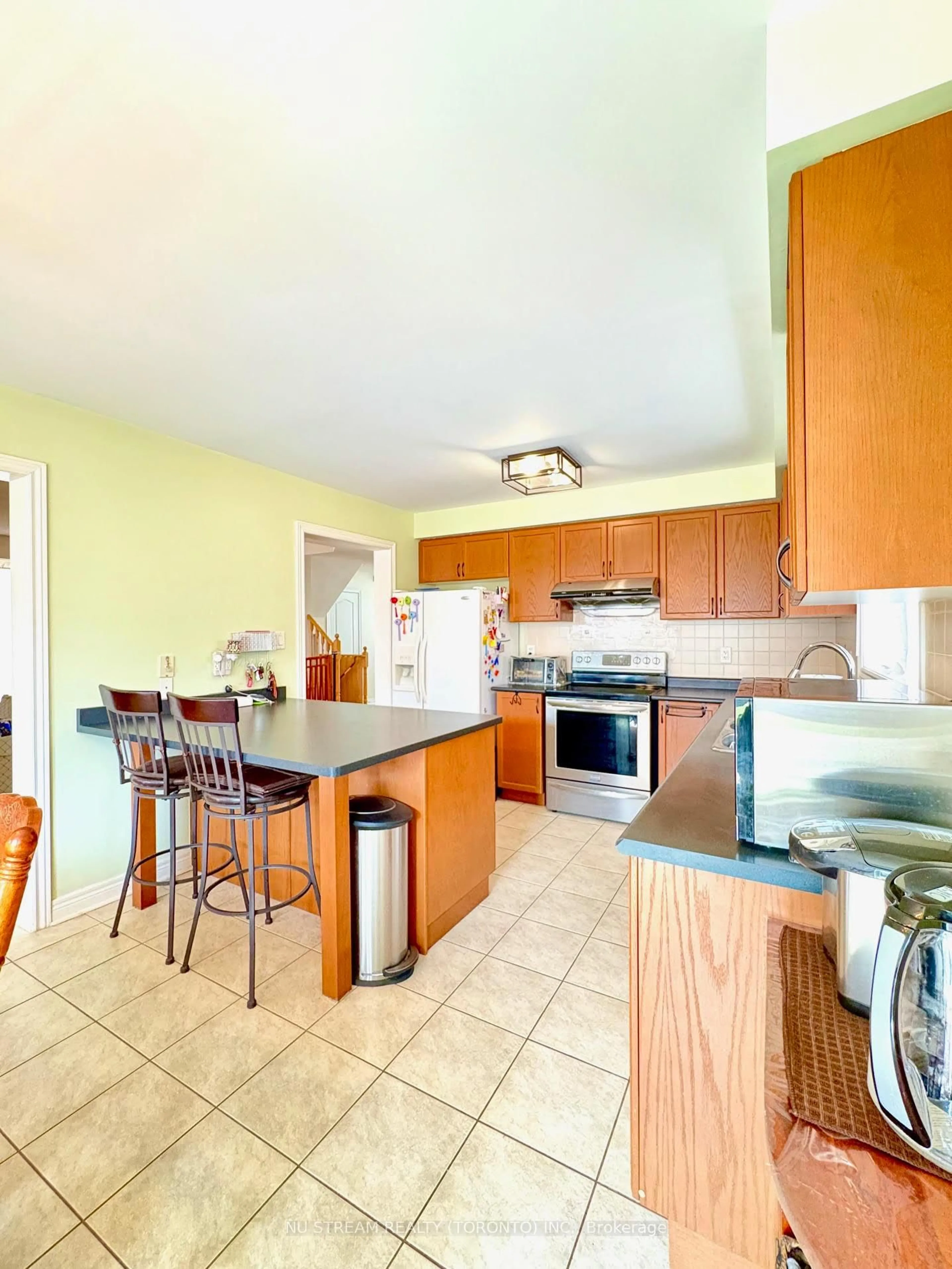 Open concept kitchen, unknown for 173 Downy Emerald Dr, Bradford West Gwillimbury Ontario L3Z 0E6