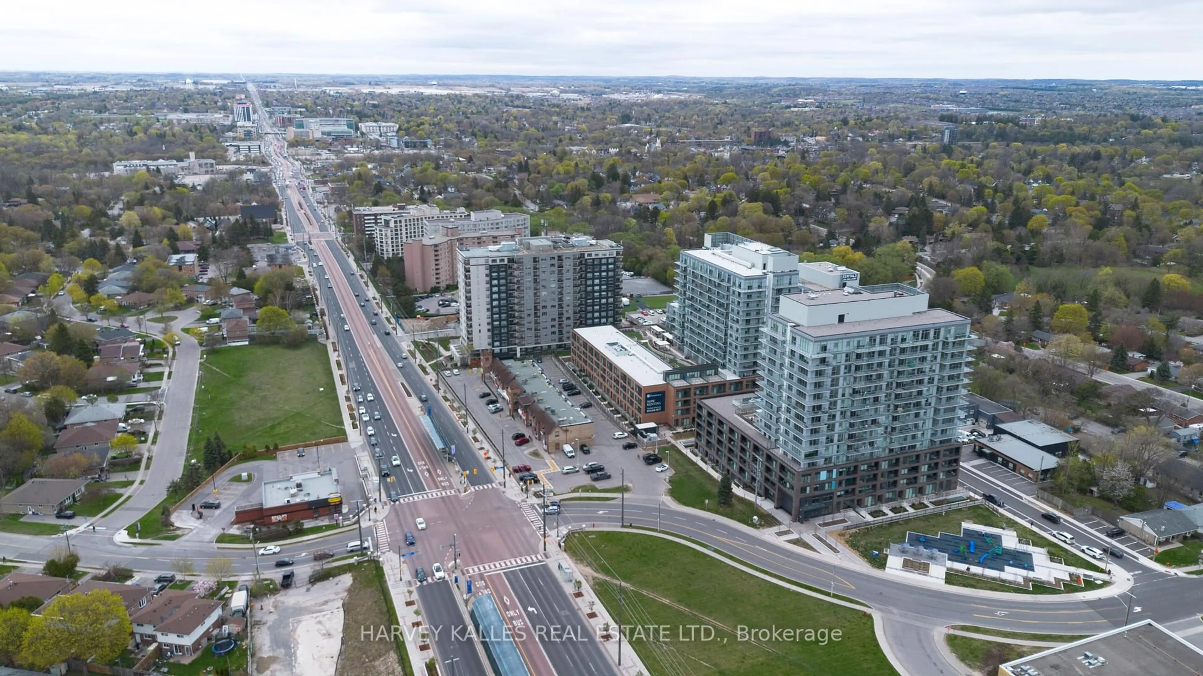 A pic from outside/outdoor area/front of a property/back of a property/a pic from drone, city buildings view from balcony for 185 Deerfield Rd #305, Newmarket Ontario L3Y 0G7