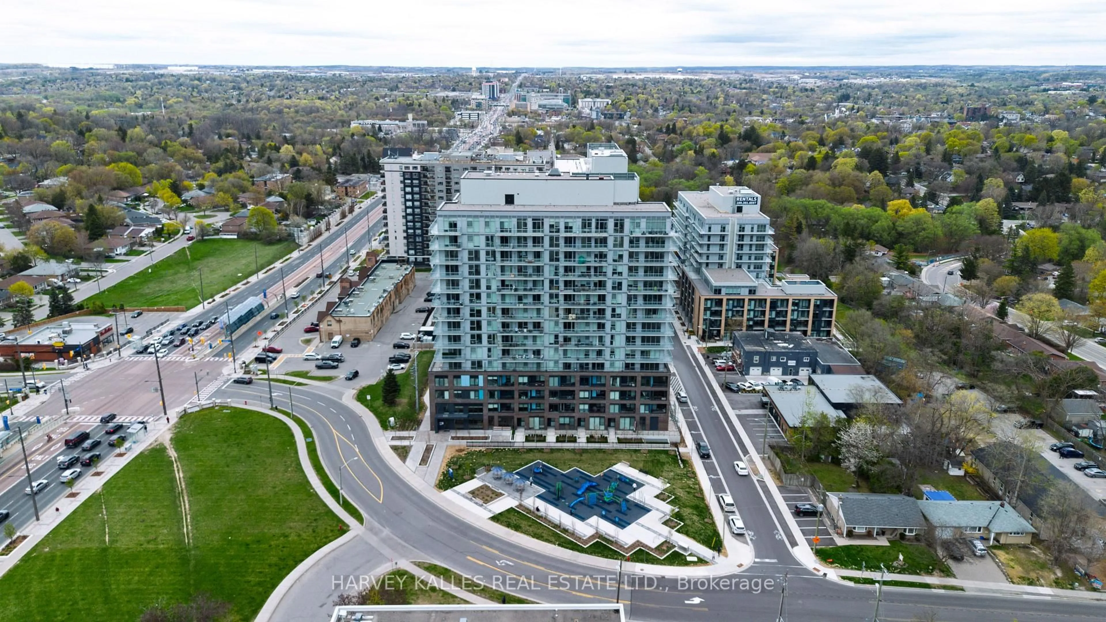 A pic from outside/outdoor area/front of a property/back of a property/a pic from drone, city buildings view from balcony for 185 Deerfield Rd #305, Newmarket Ontario L3Y 0G7