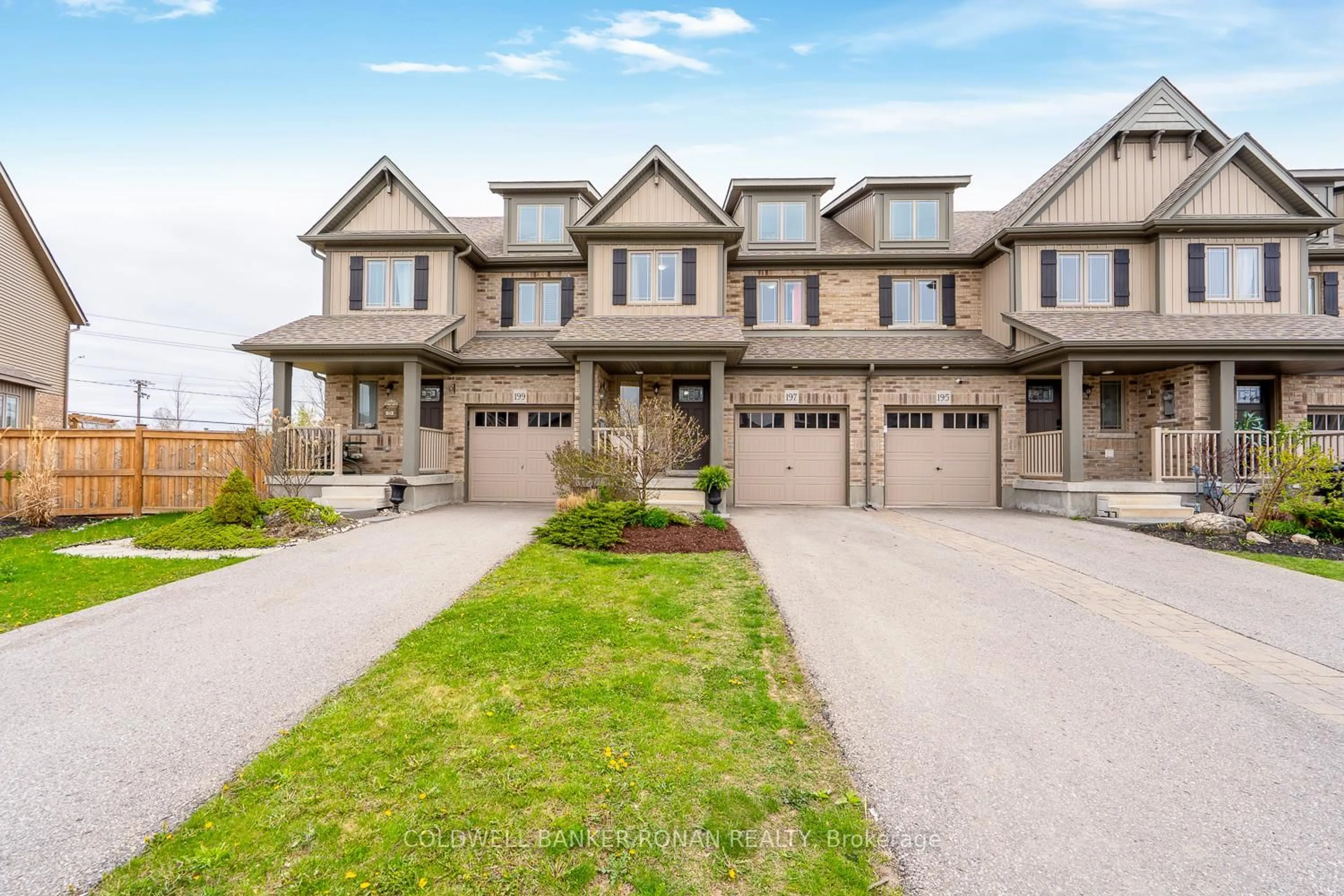 A pic from outside/outdoor area/front of a property/back of a property/a pic from drone, street for 197 Hutchinson Dr, New Tecumseth Ontario L9R 0P9
