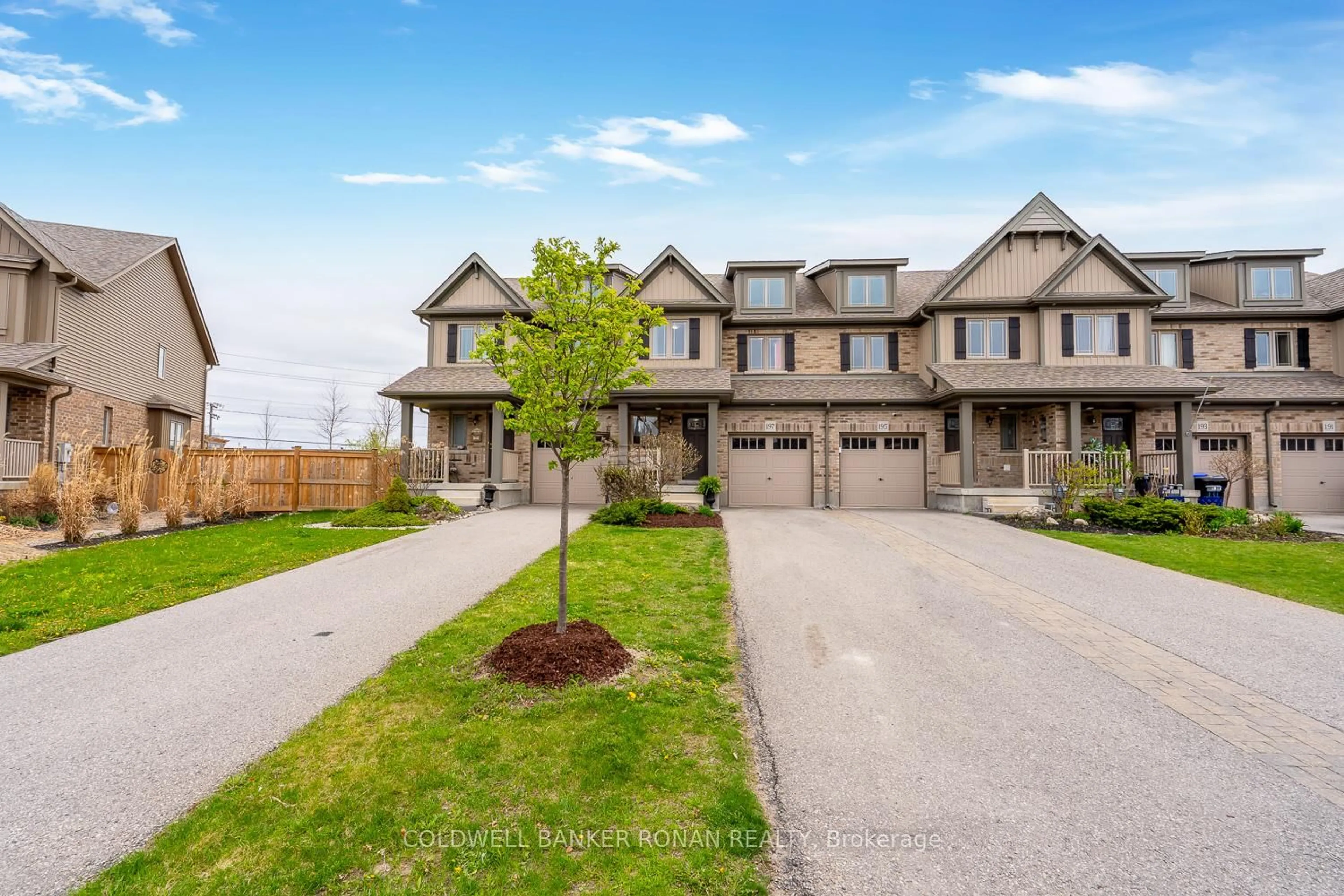 A pic from outside/outdoor area/front of a property/back of a property/a pic from drone, street for 197 Hutchinson Dr, New Tecumseth Ontario L9R 0P9