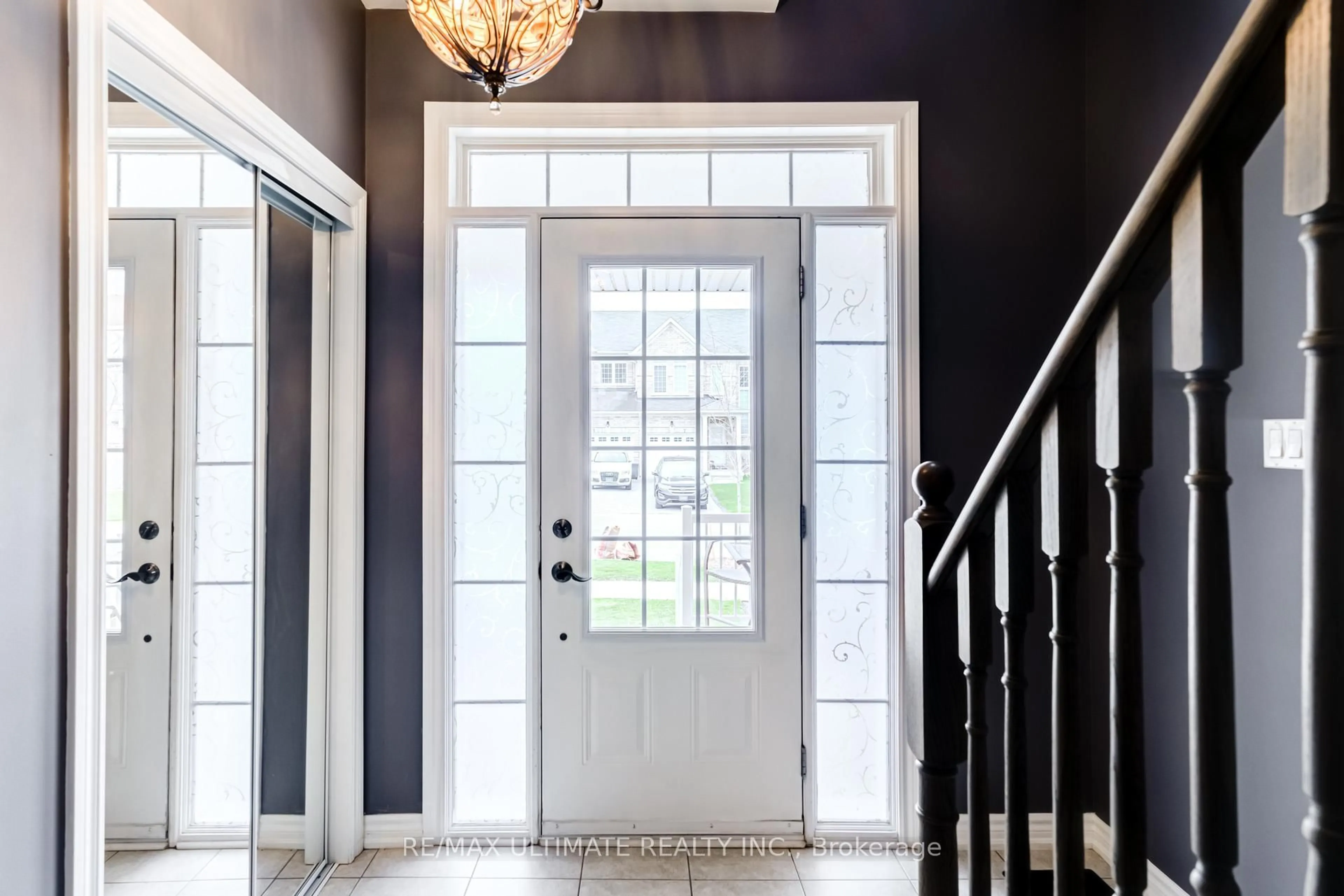 Indoor entryway for 6 Daniele Cres, Bradford West Gwillimbury Ontario L3Z 0V8