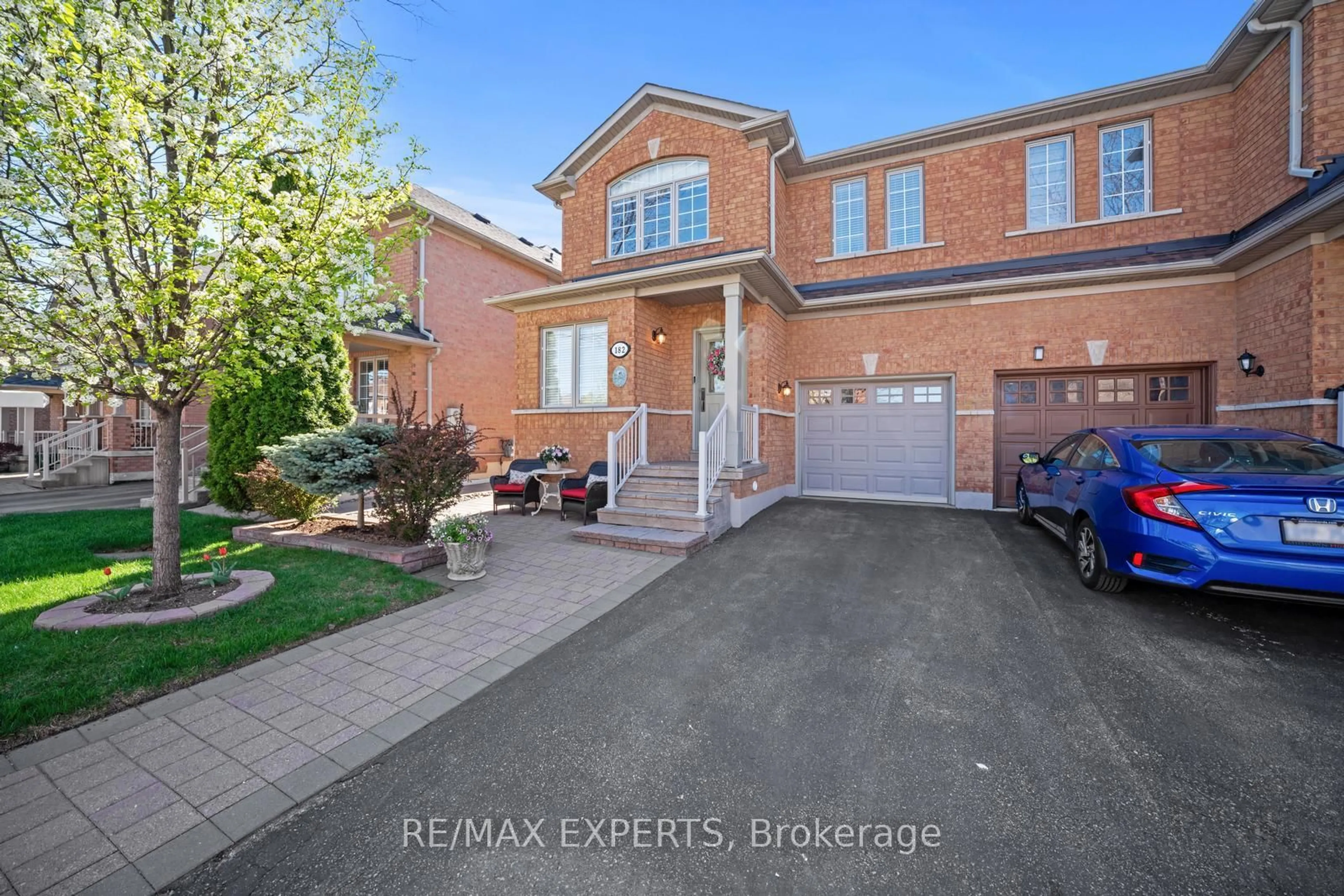 A pic from outside/outdoor area/front of a property/back of a property/a pic from drone, street for 182 Alba Ave, Vaughan Ontario L4H 2B6