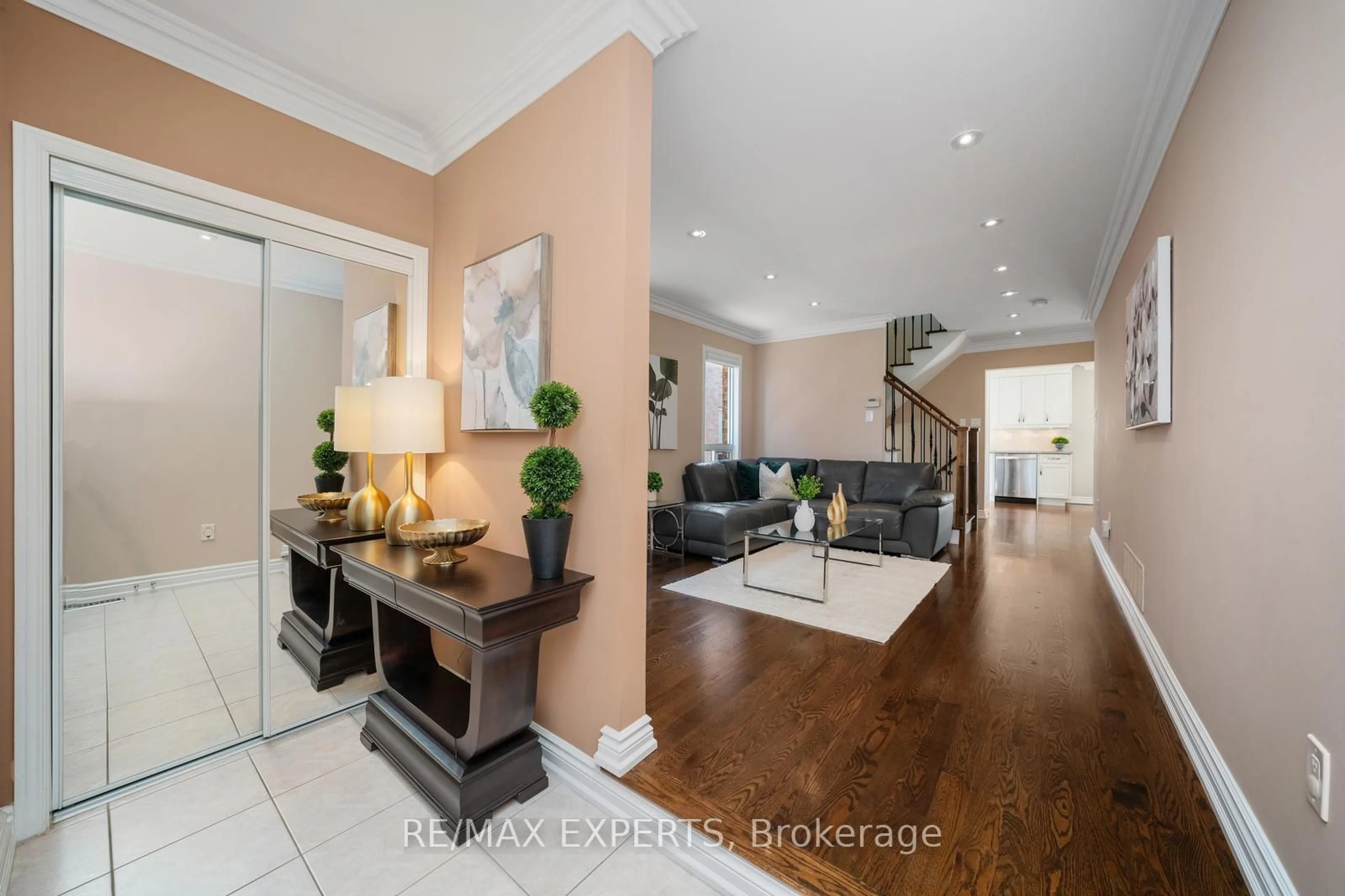 Indoor entryway for 182 Alba Ave, Vaughan Ontario L4H 2B6