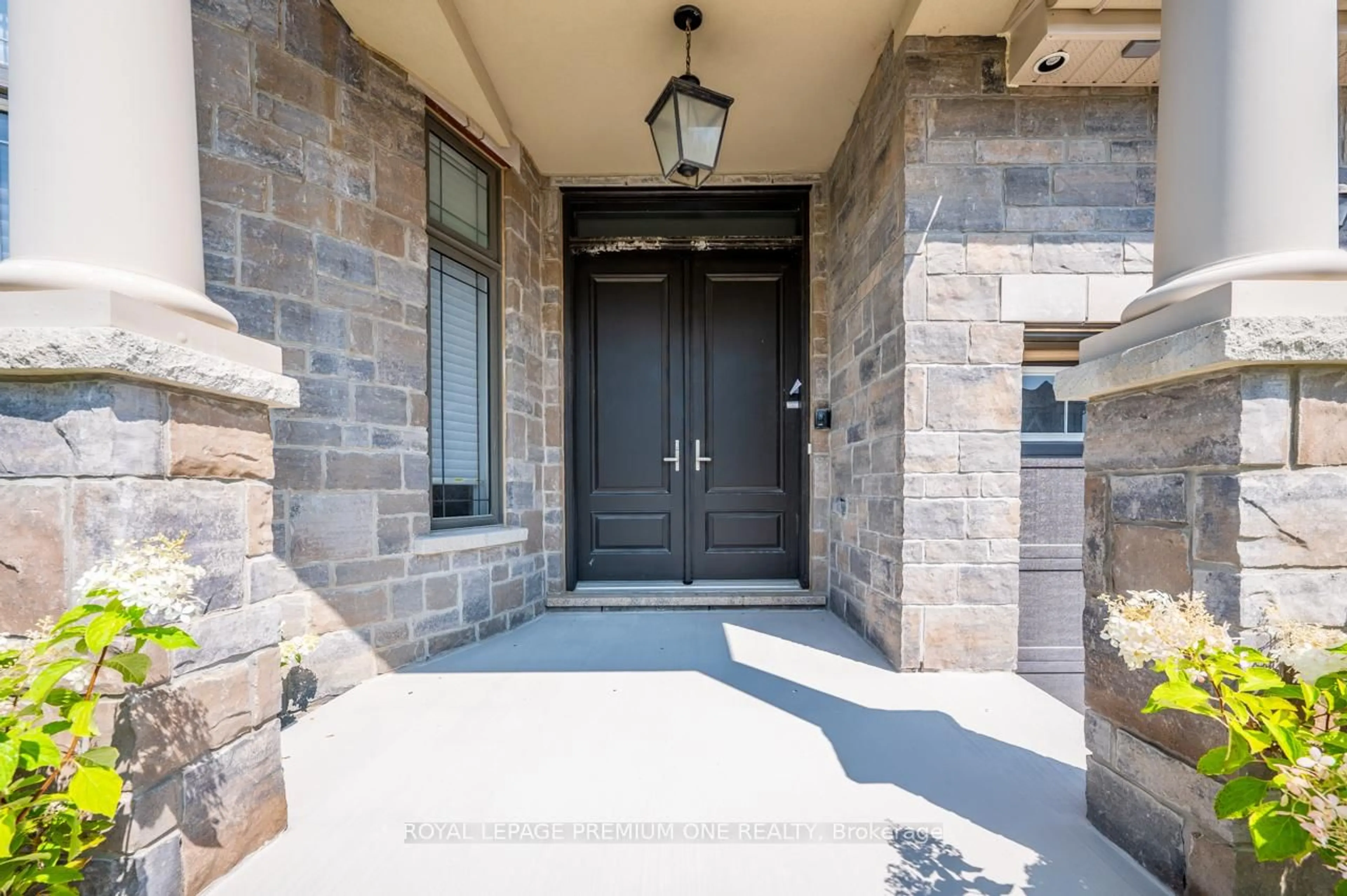 Indoor entryway for 2 Appleyard Ave, Vaughan Ontario L4H 4A4