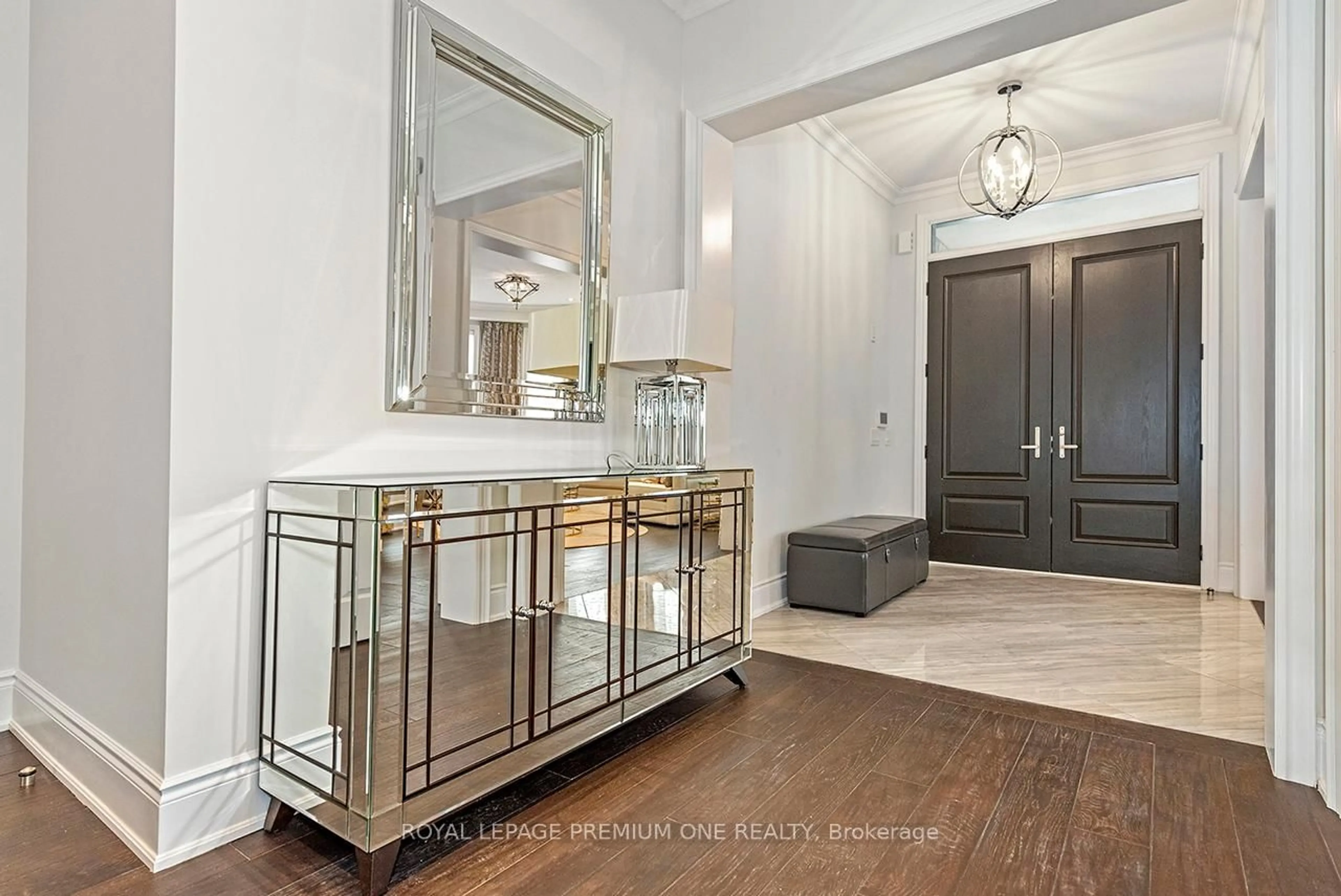 Indoor entryway for 2 Appleyard Ave, Vaughan Ontario L4H 4A4
