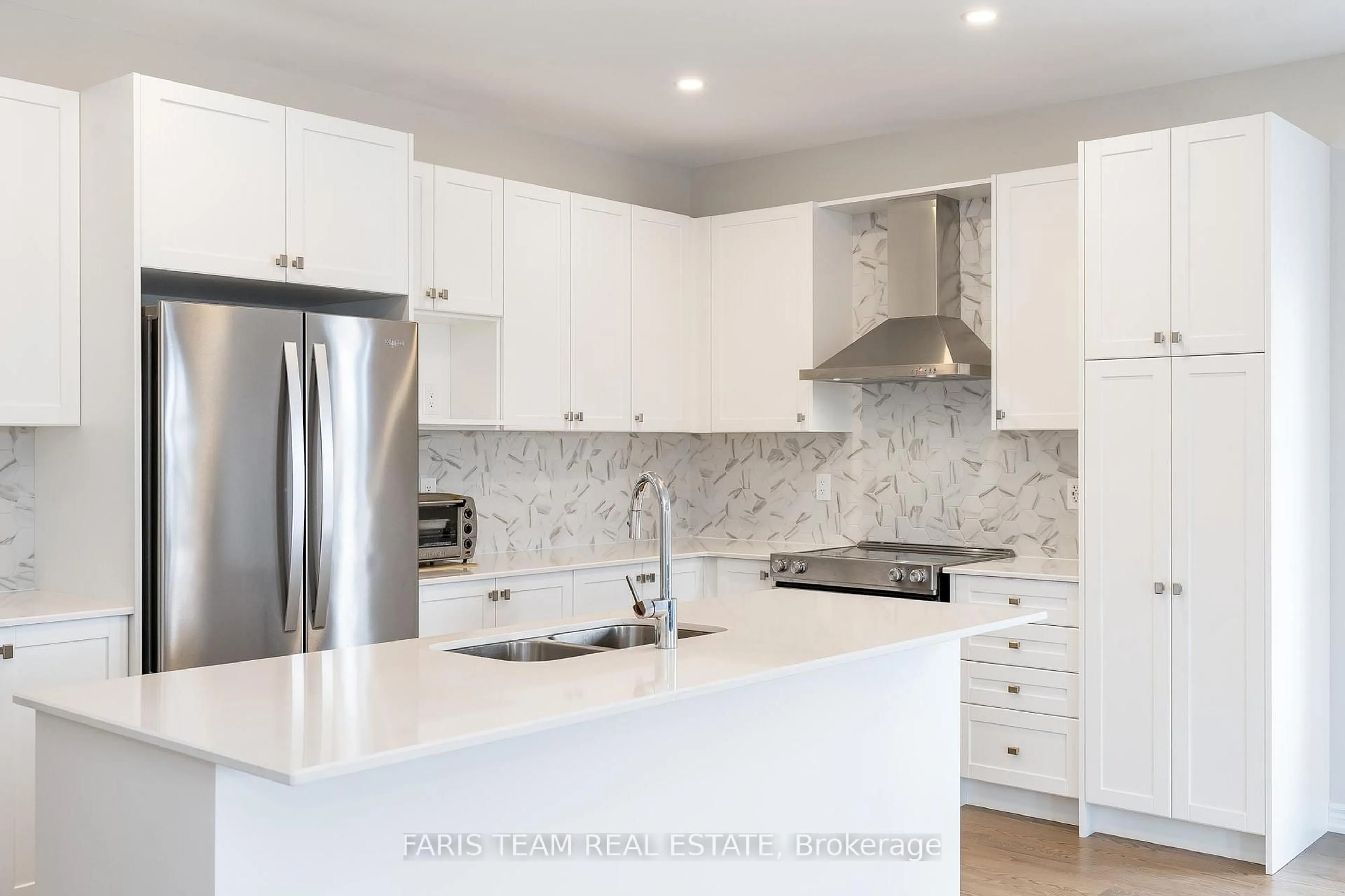 Contemporary kitchen, unknown for 29 Edgar Ave, Essa Ontario L3W 0A9