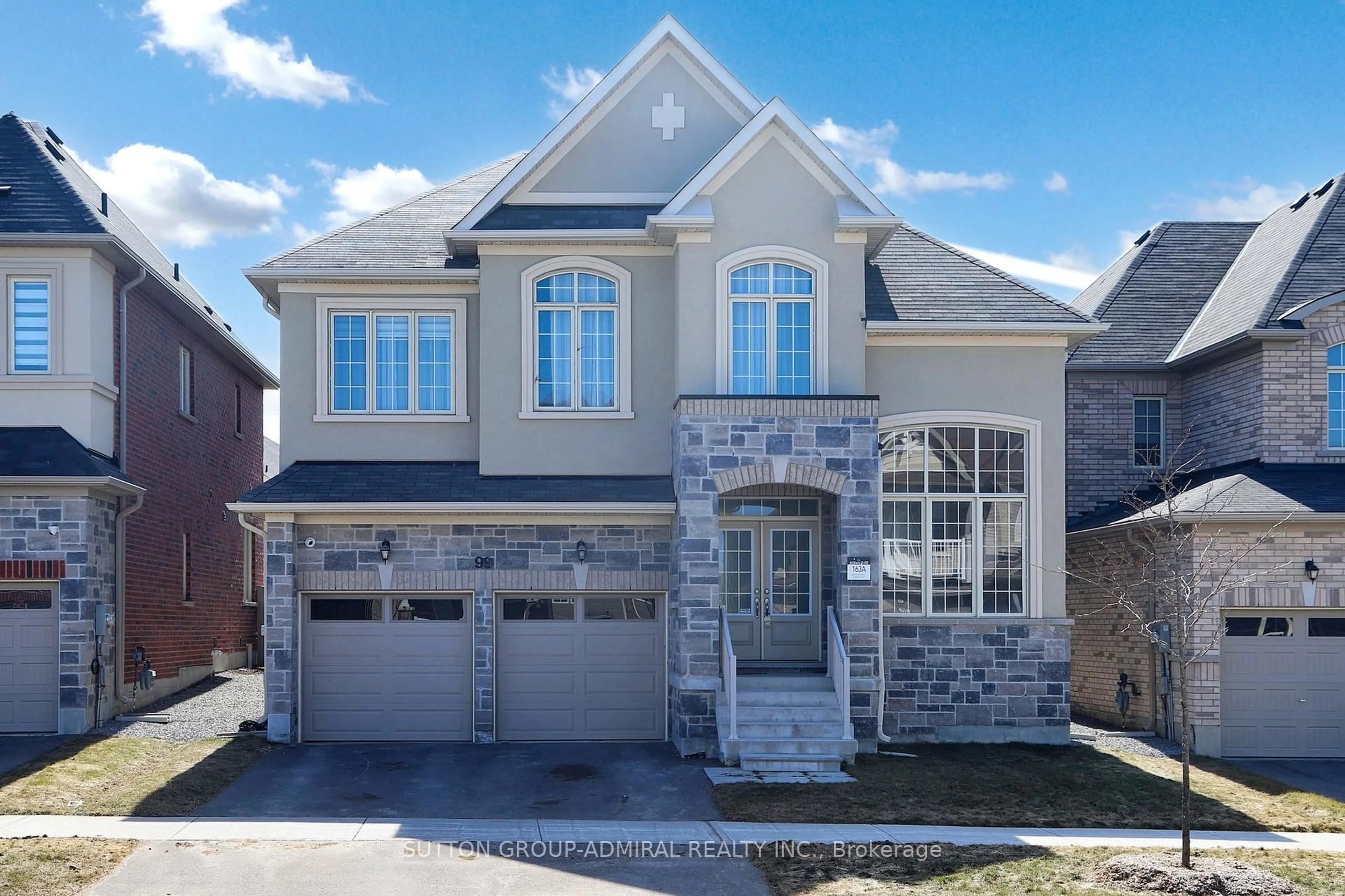 Home with brick exterior material, street for 99 Kingknoll Cres, Georgina Ontario L6Y 3E7