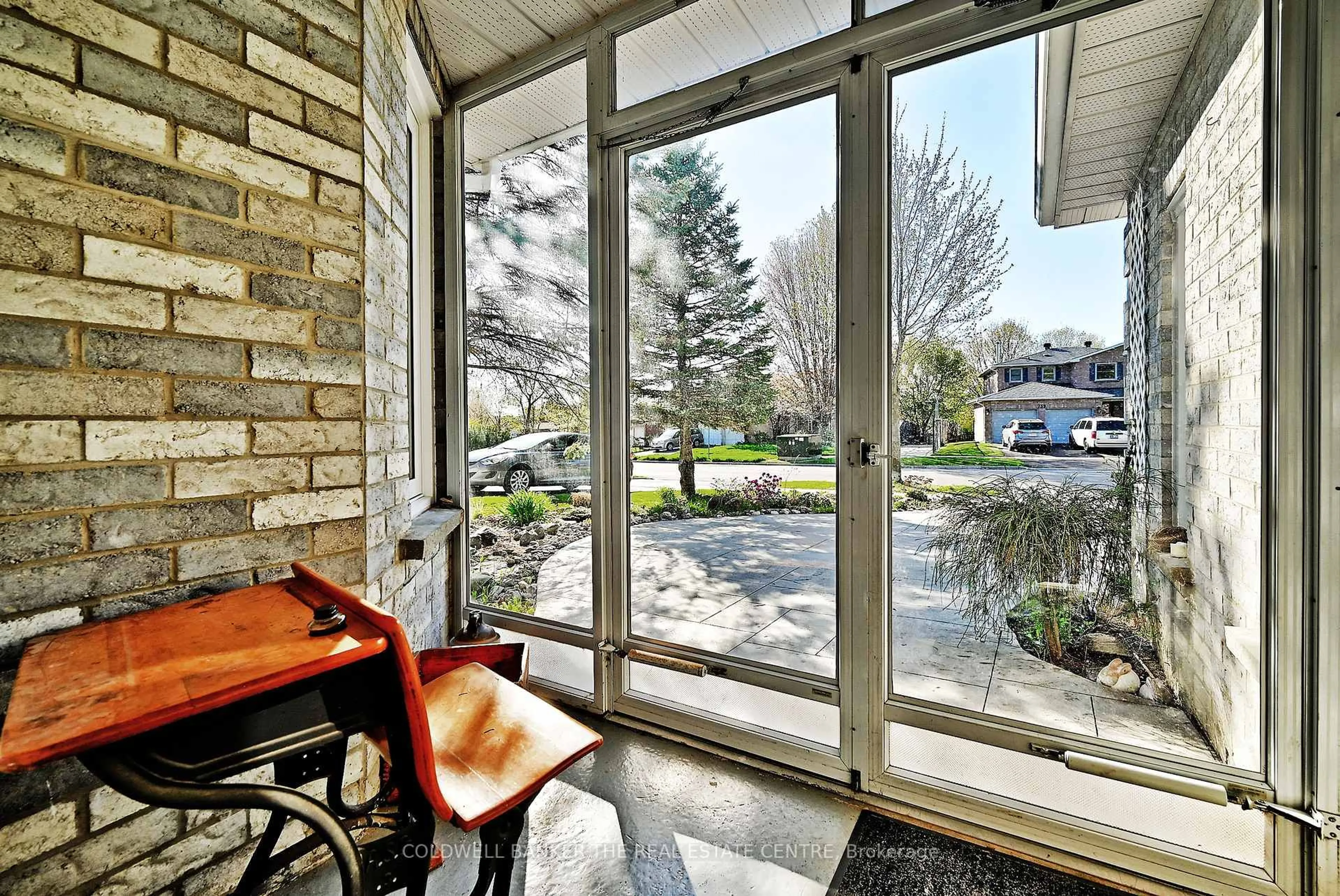 Patio, street for 738 Leslie Valley Dr, Newmarket Ontario L3Y 7J3