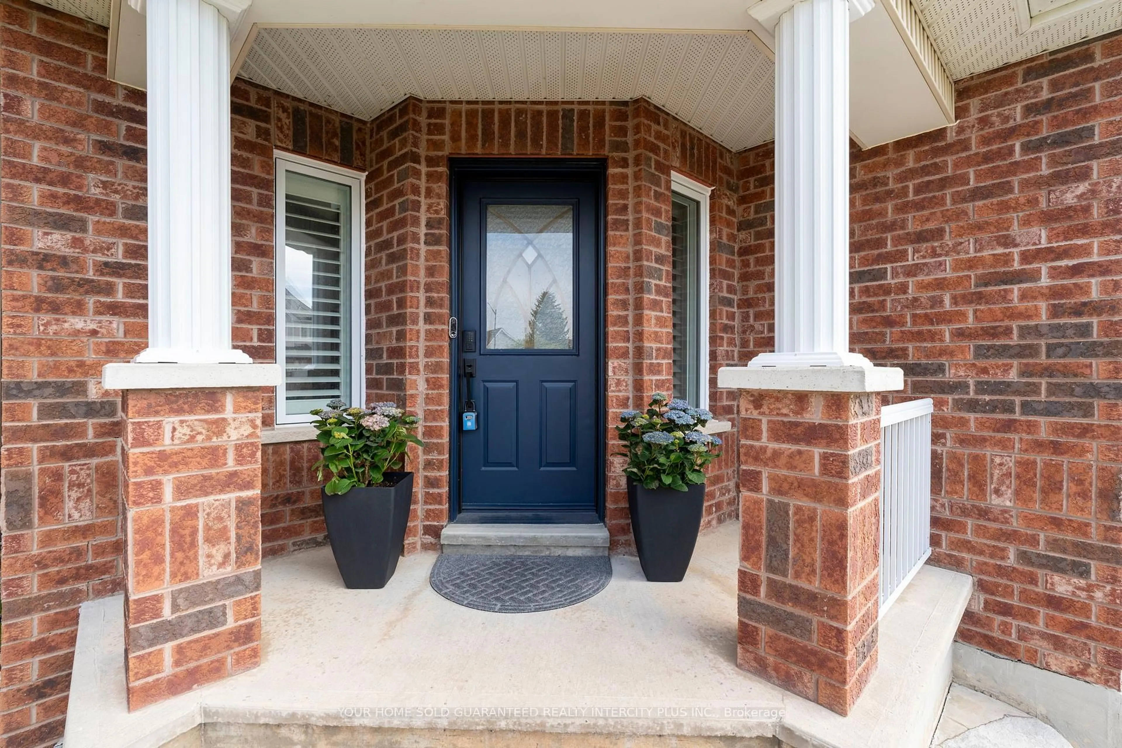 Home with brick exterior material, street for 1034 Booth Ave, Innisfil Ontario L9S 4X2