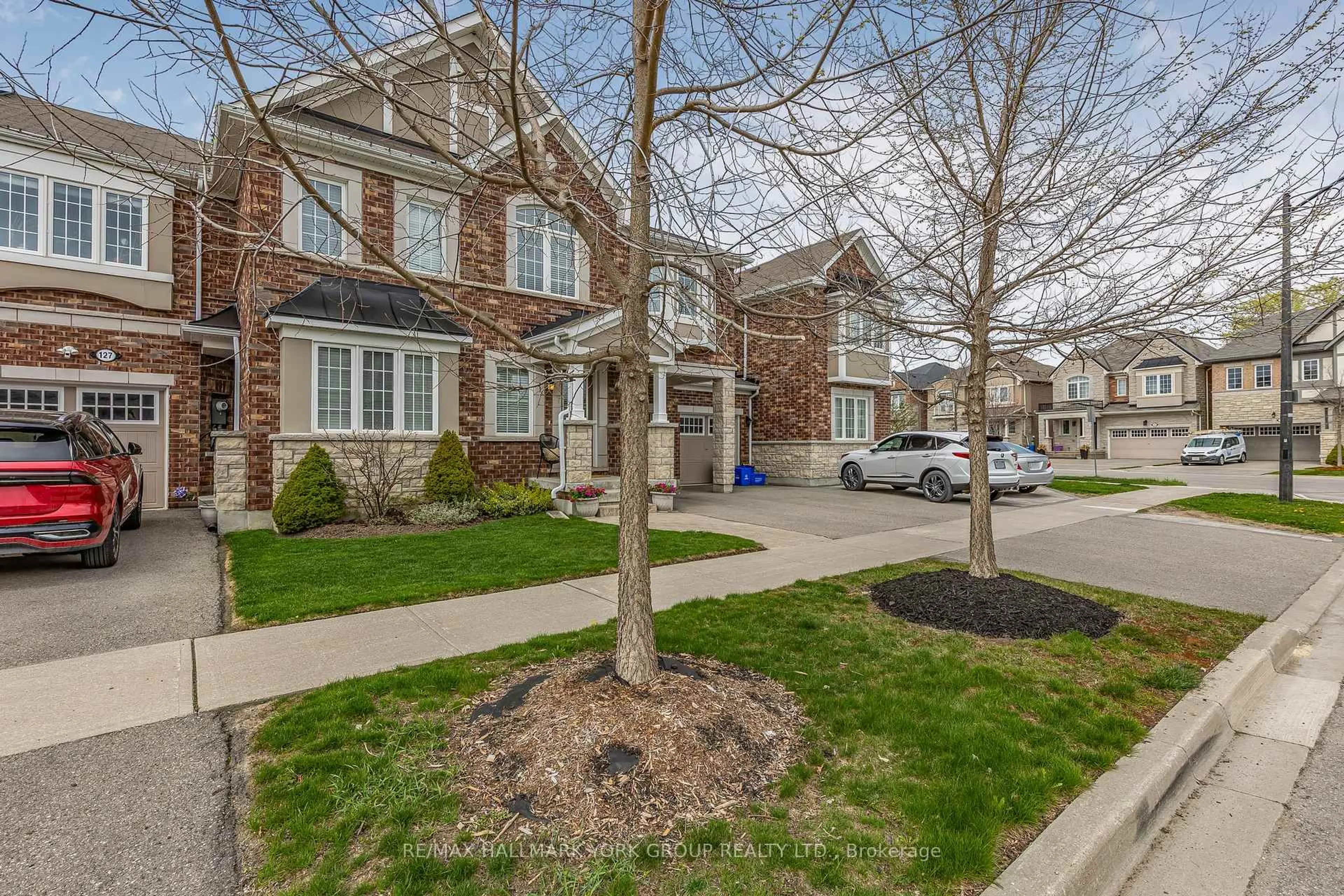 Home with brick exterior material, street for 131 Hutt Cres, Aurora Ontario L4G 0T3