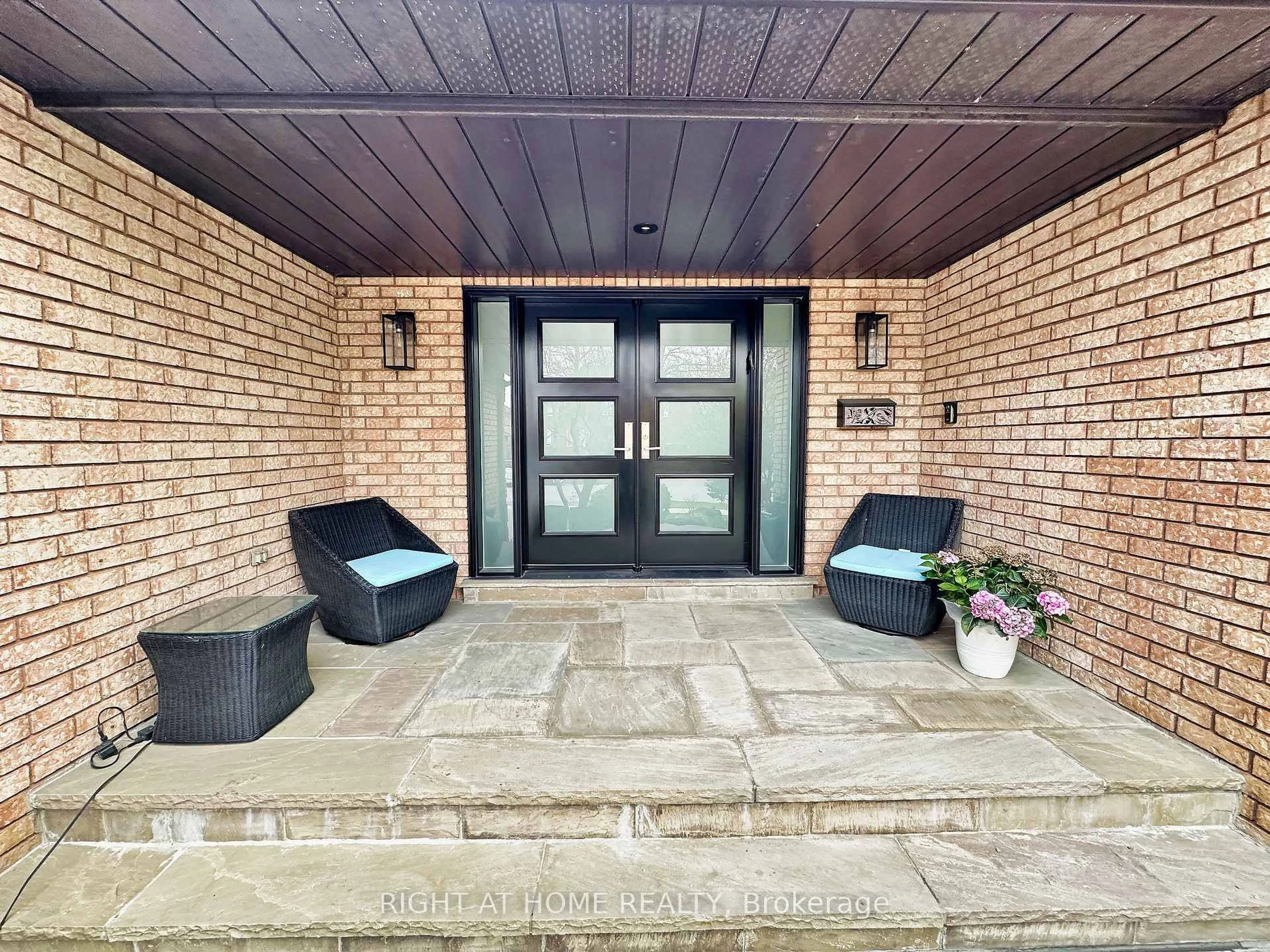 Indoor entryway for 60 Helena Gdns, Vaughan Ontario L4J 7A9