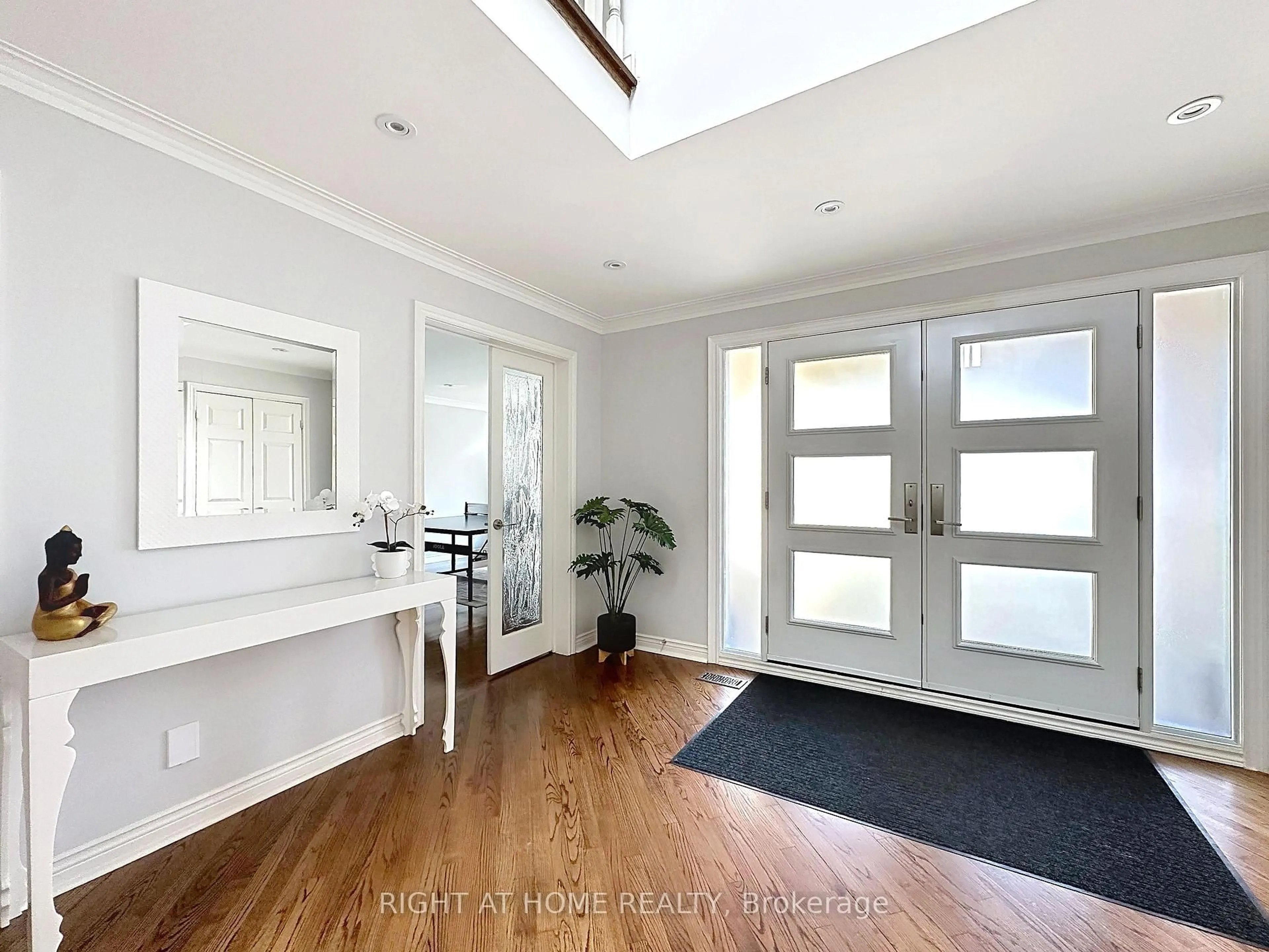 Indoor entryway for 60 Helena Gdns, Vaughan Ontario L4J 7A9