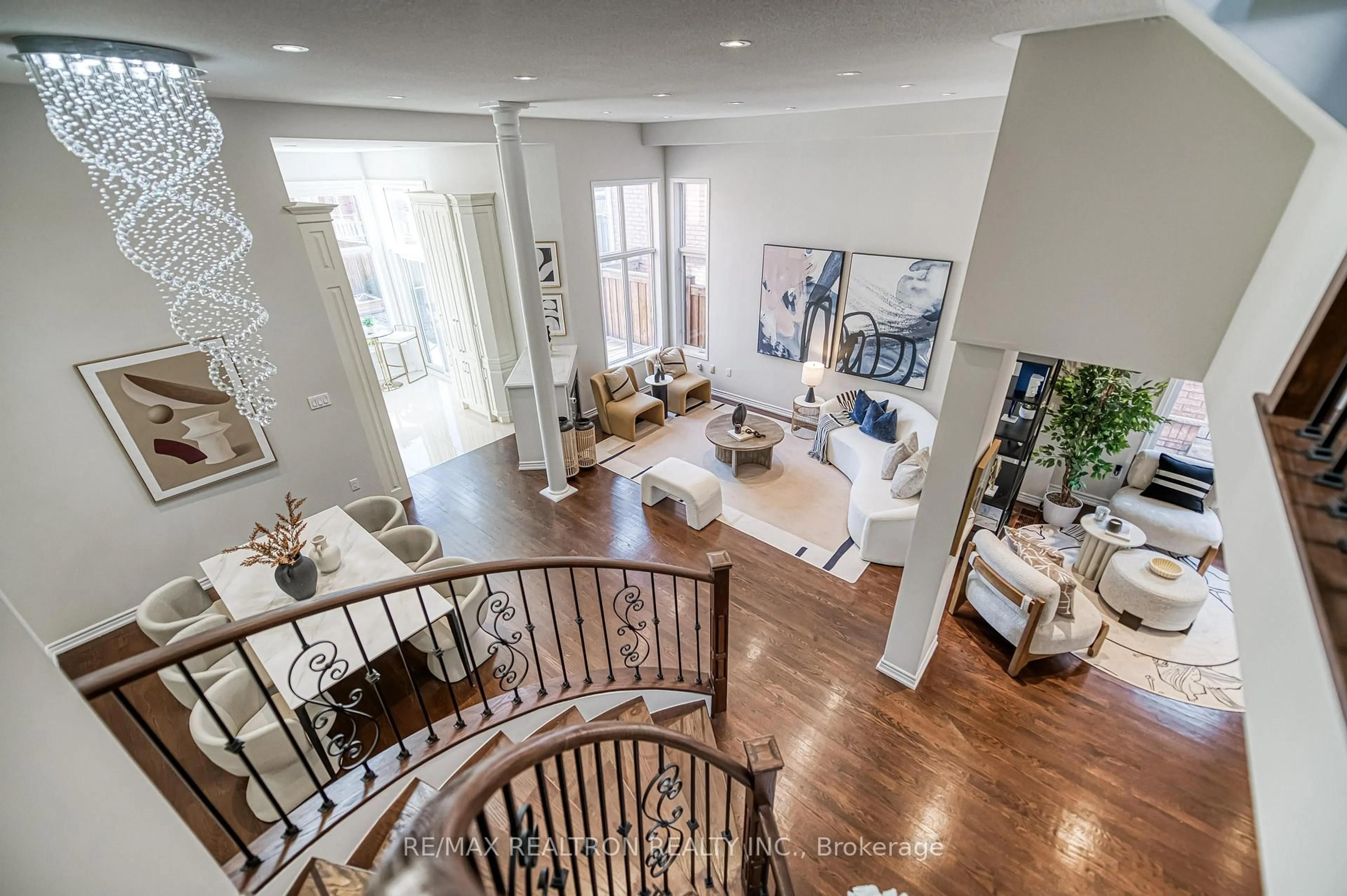 Unknown for 11 Queensway Dr, Richmond Hill Ontario L4S 1S1