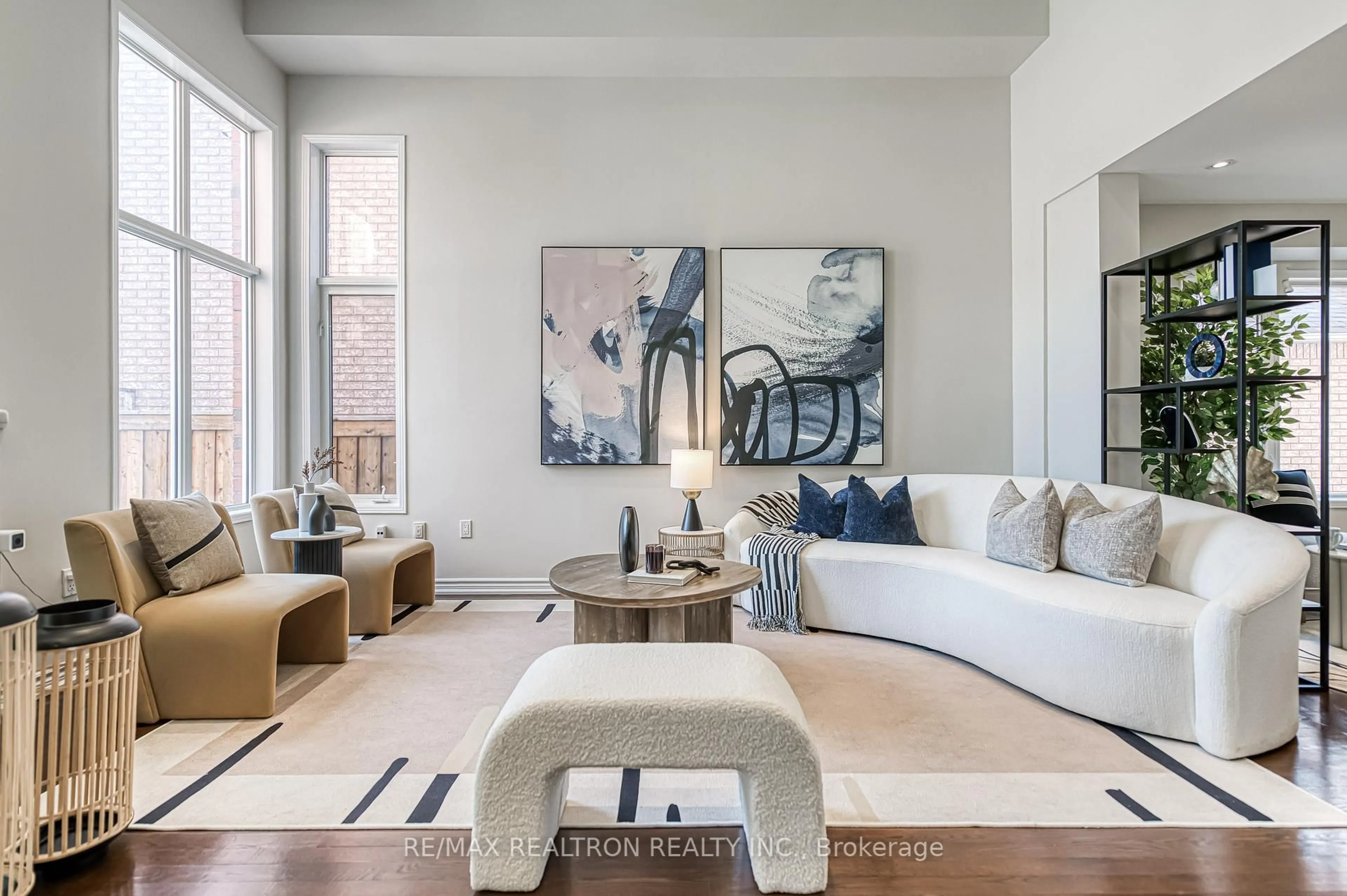 Living room with furniture, unknown for 11 Queensway Dr, Richmond Hill Ontario L4S 1S1