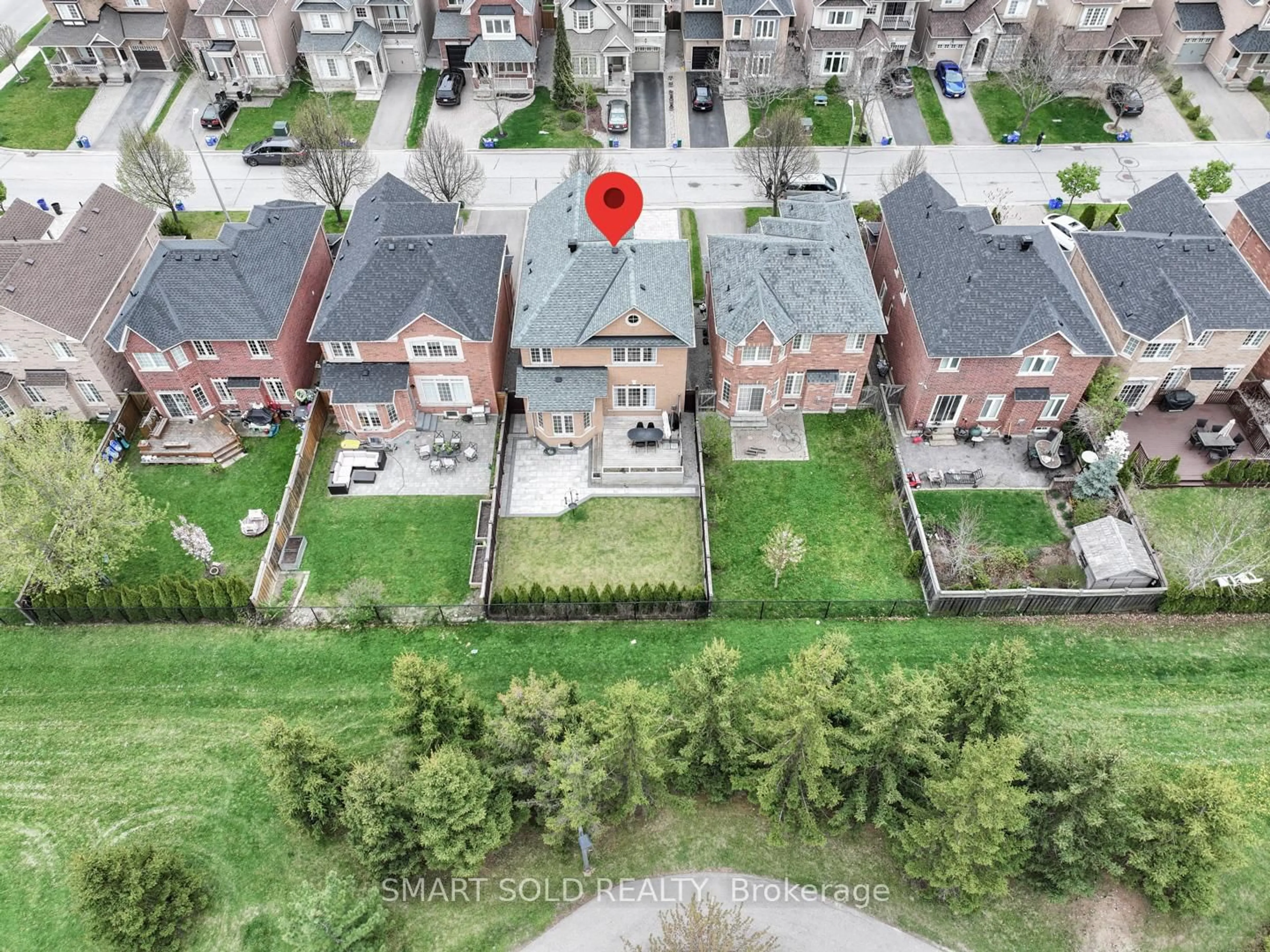 A pic from outside/outdoor area/front of a property/back of a property/a pic from drone, street for 172 Gauguin Ave, Vaughan Ontario L4J 9J5